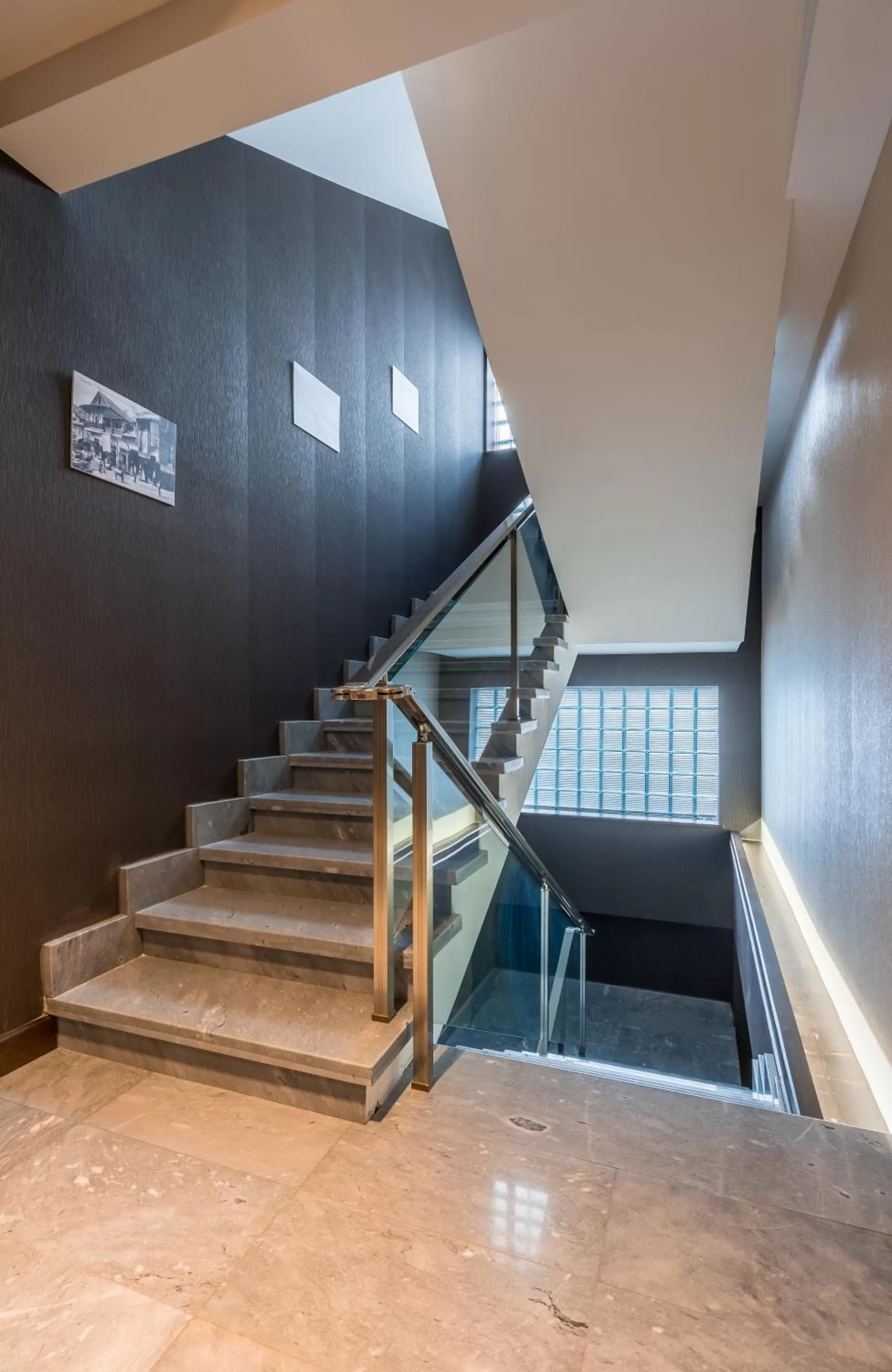 Facade/entrance in Bridge Hotel