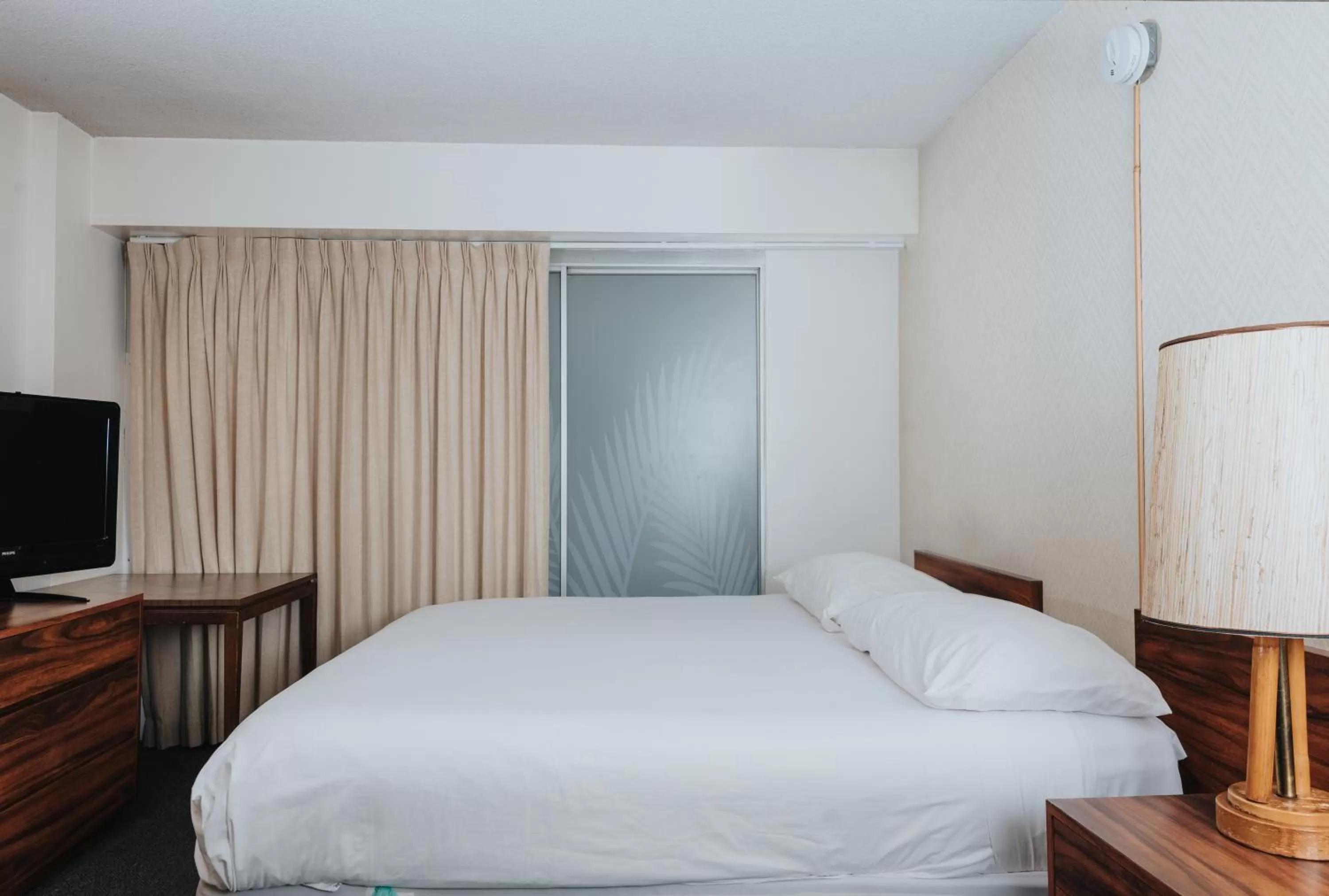 Bed in Royal Grove Waikiki