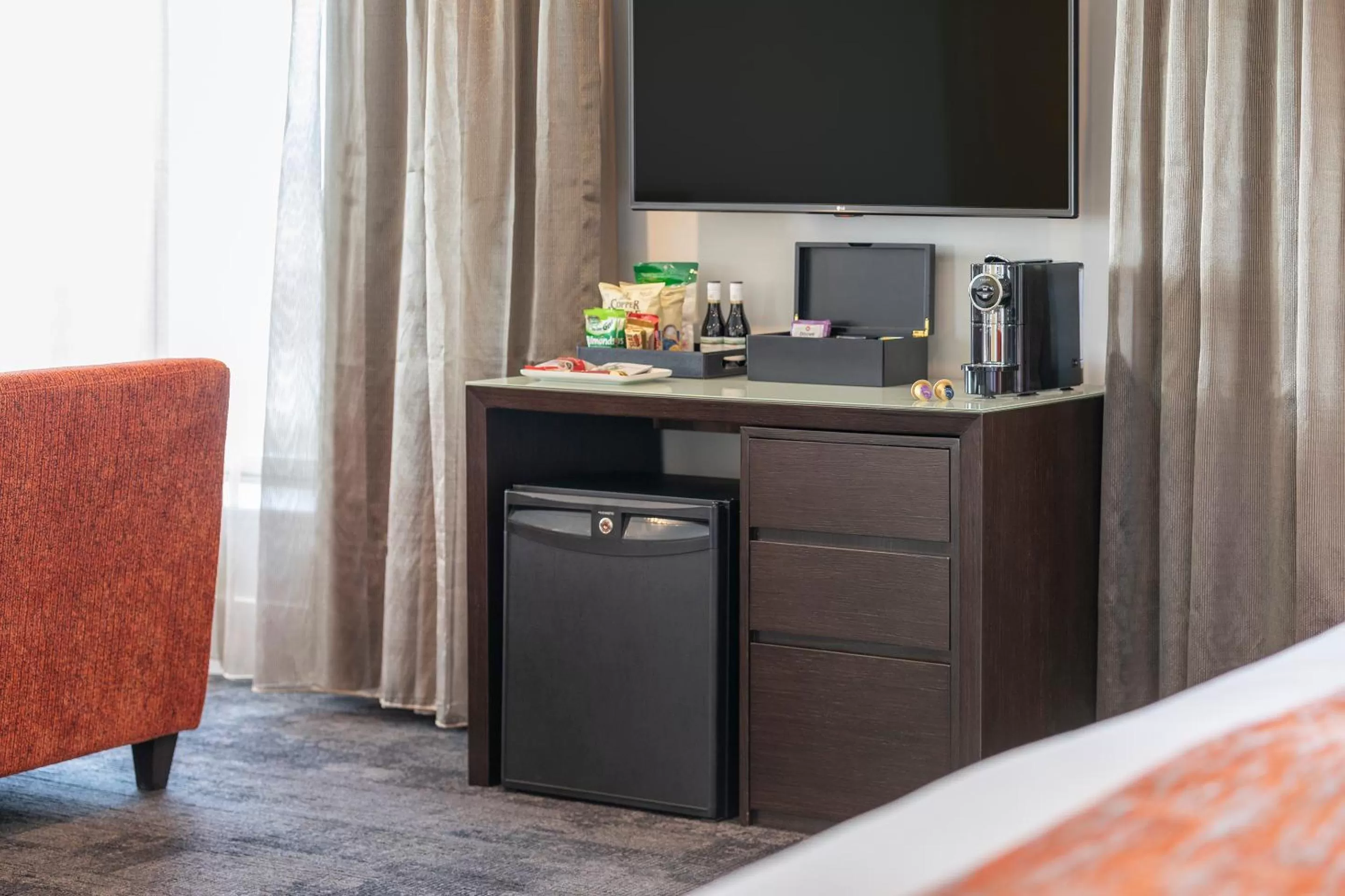 Coffee/tea facilities in James Cook Hotel Grand Chancellor