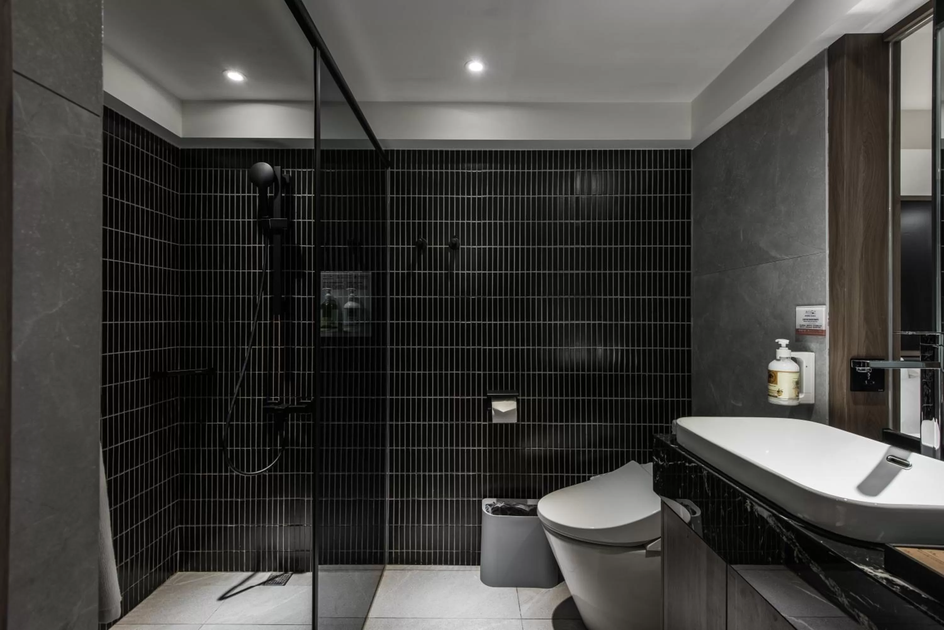 Bathroom in Autumn Willow Hotel