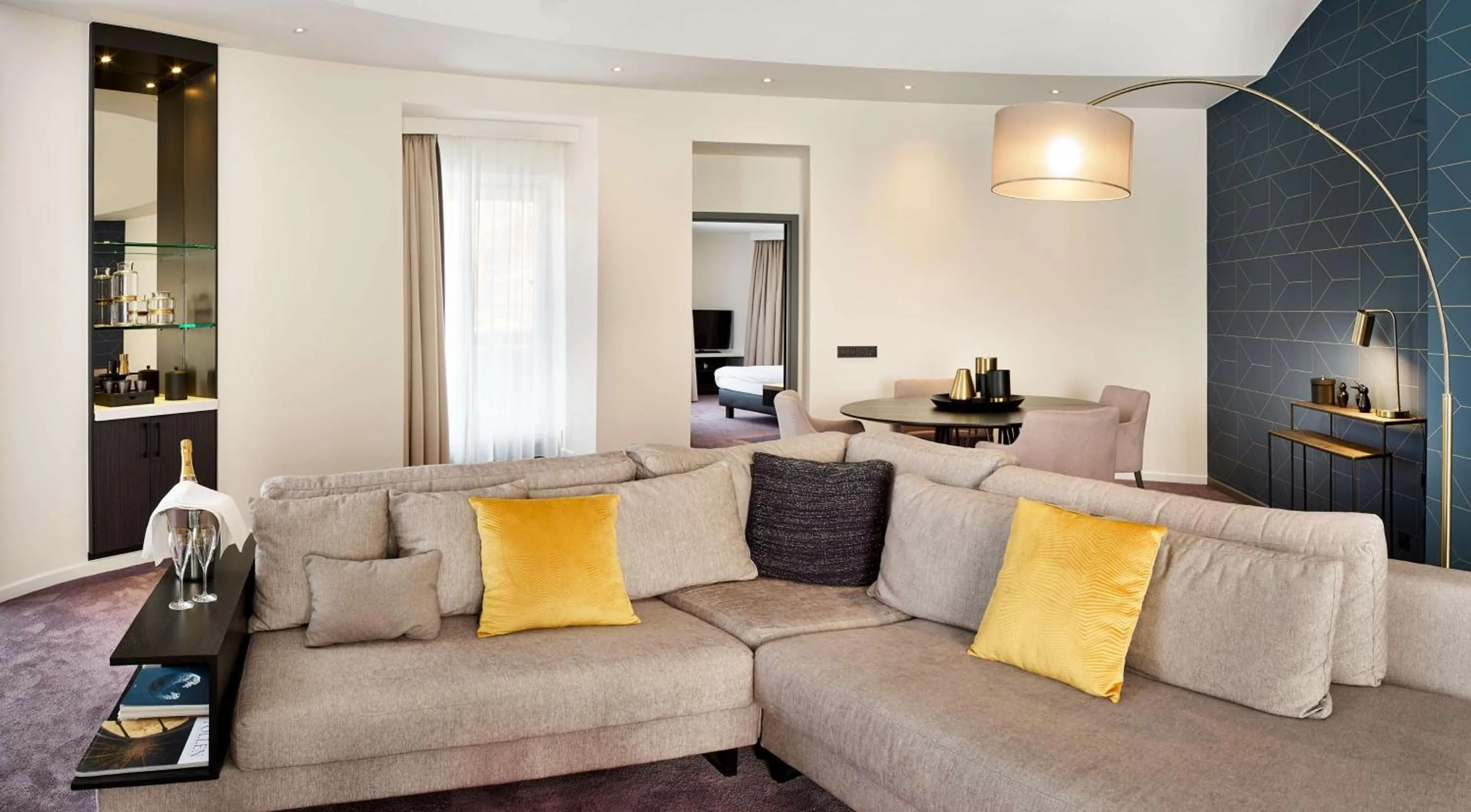 Photo of the whole room, Seating Area in Radisson BLU Palace Hotel, Spa