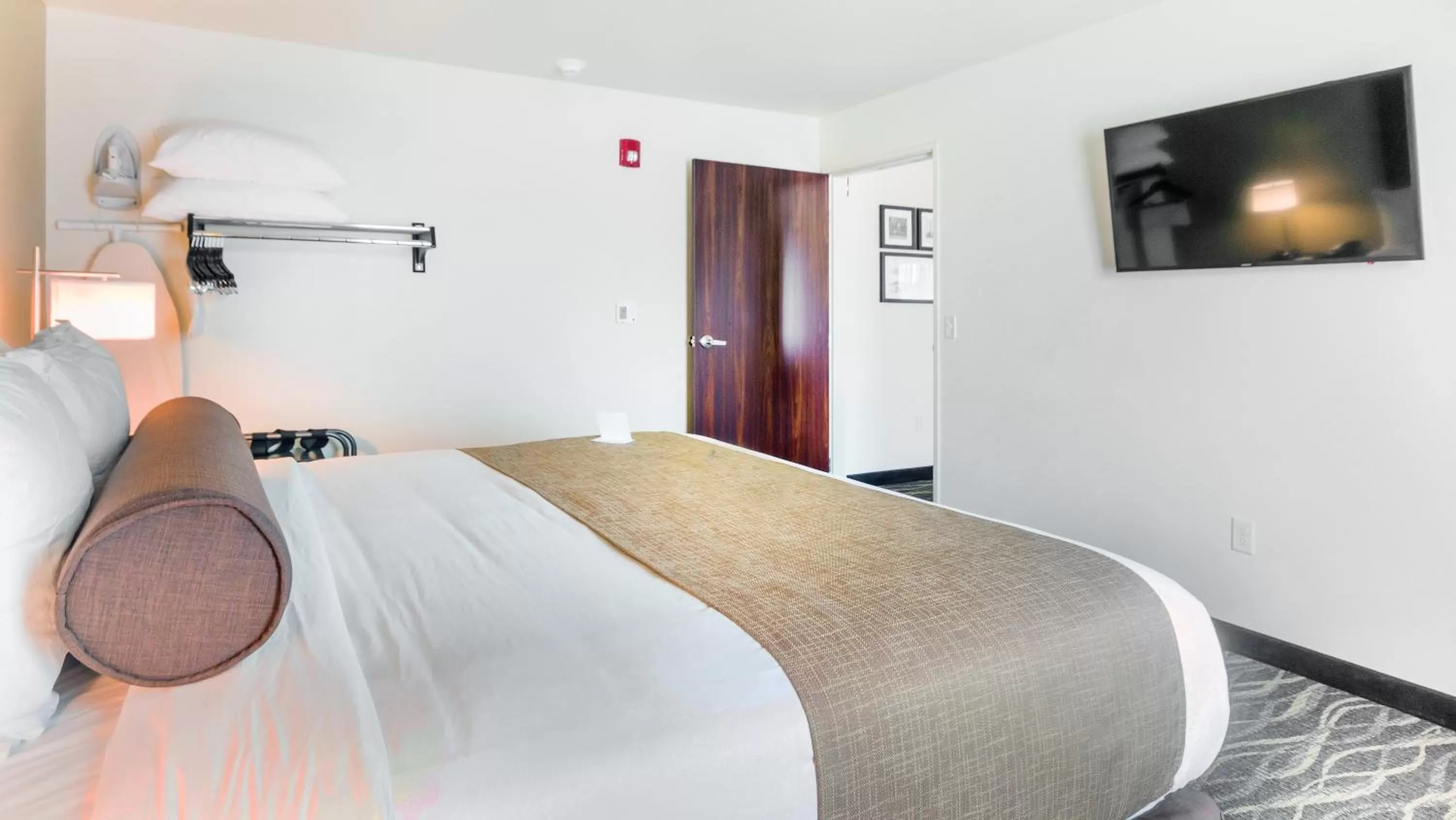 Bed in Cobblestone Hotel & Suites - Janesville