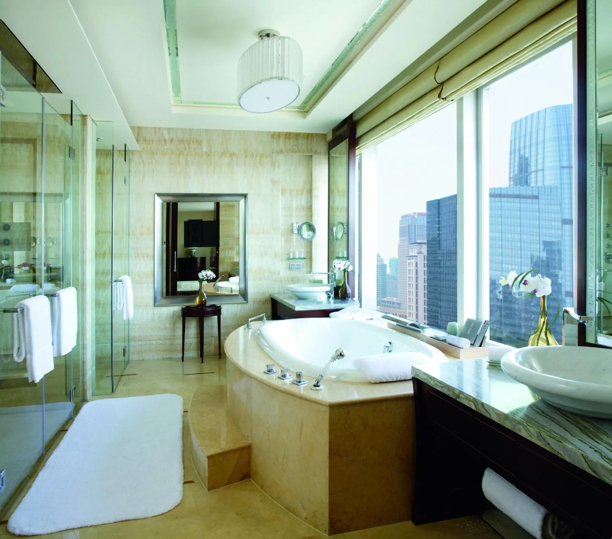 Toilet, Bed in The Ritz-Carlton, Shenzhen