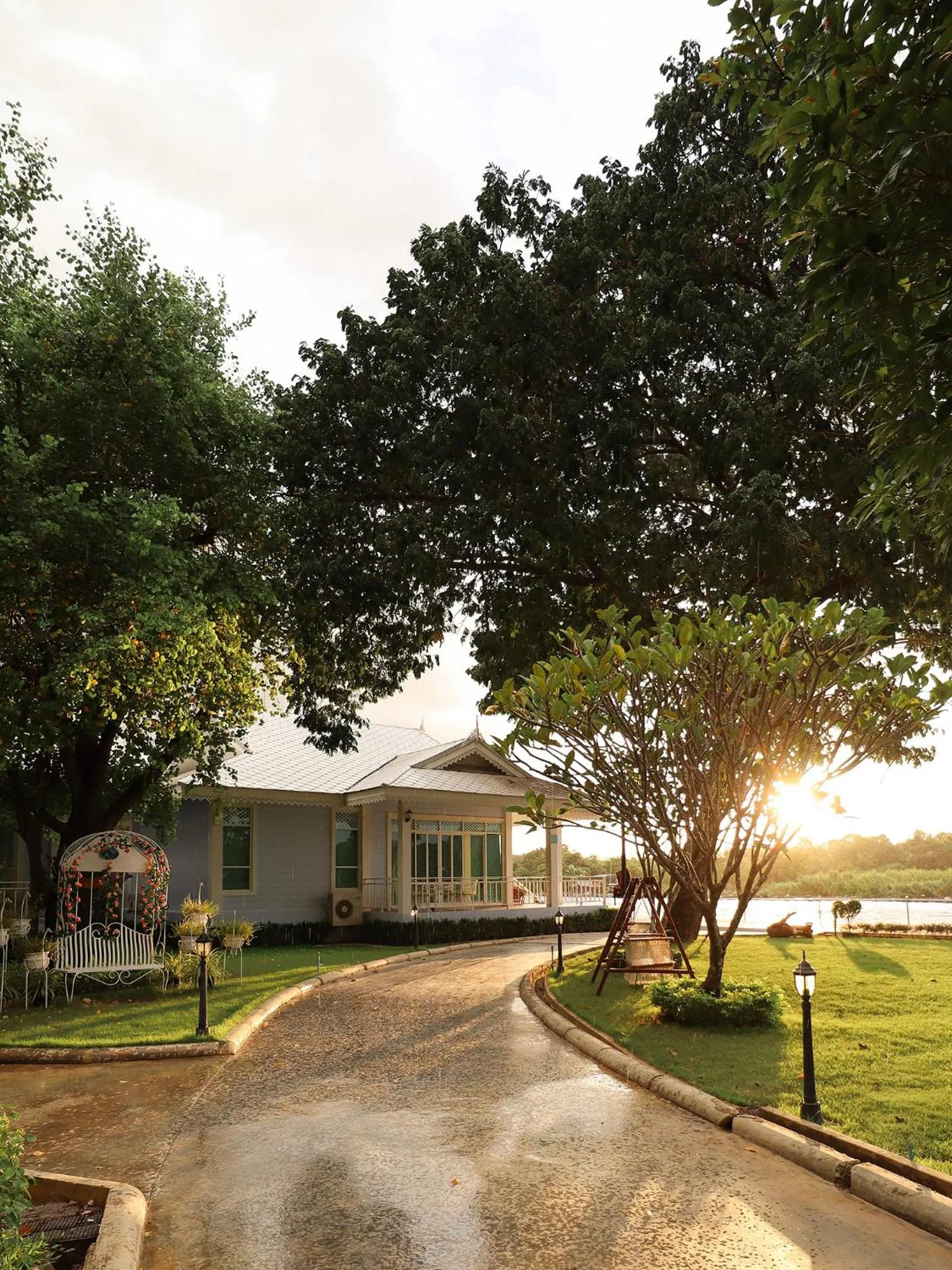 Tubtim Siam River Kwai Resort