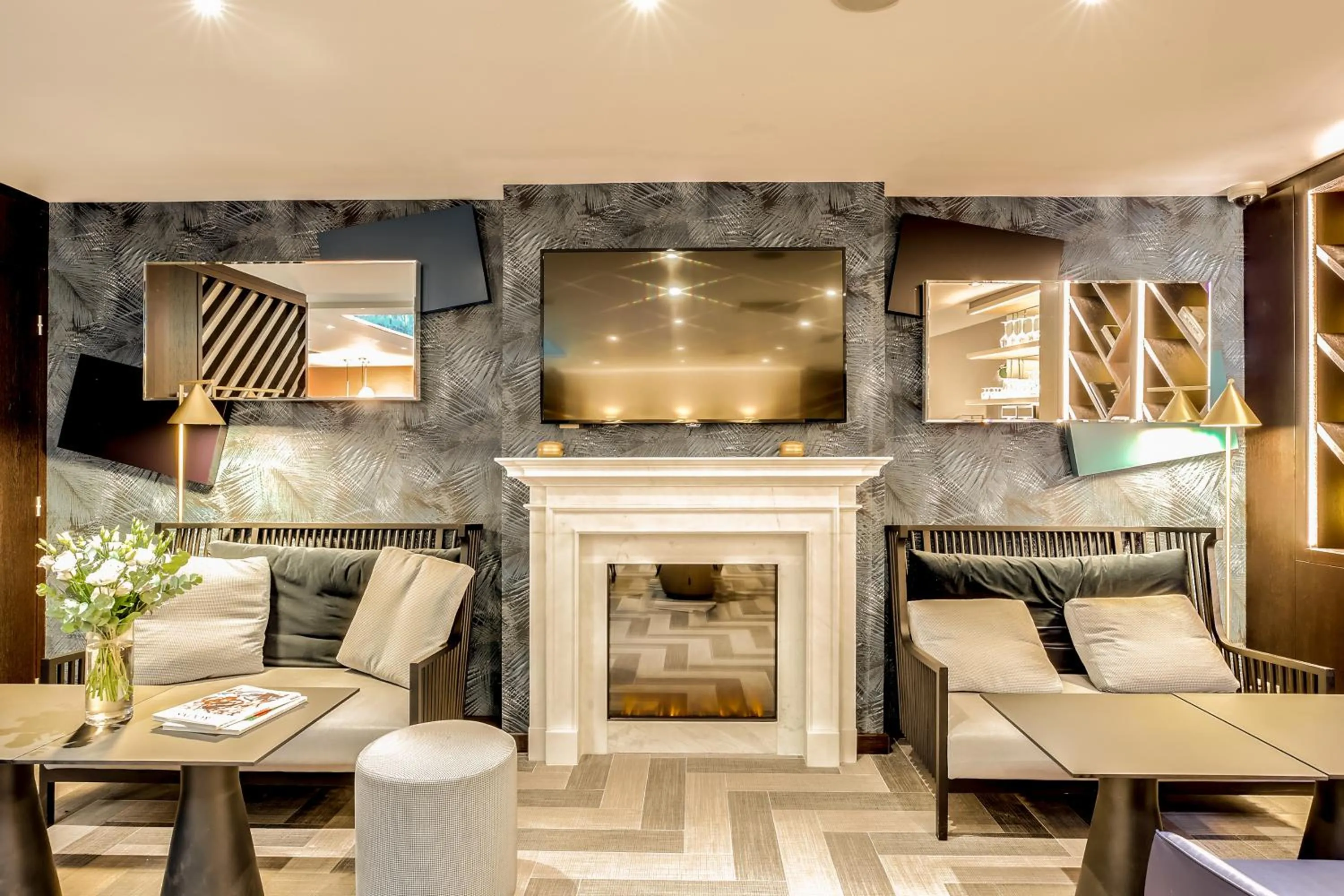 Lobby or reception in Mercure Paris Arc de Triomphe Etoile