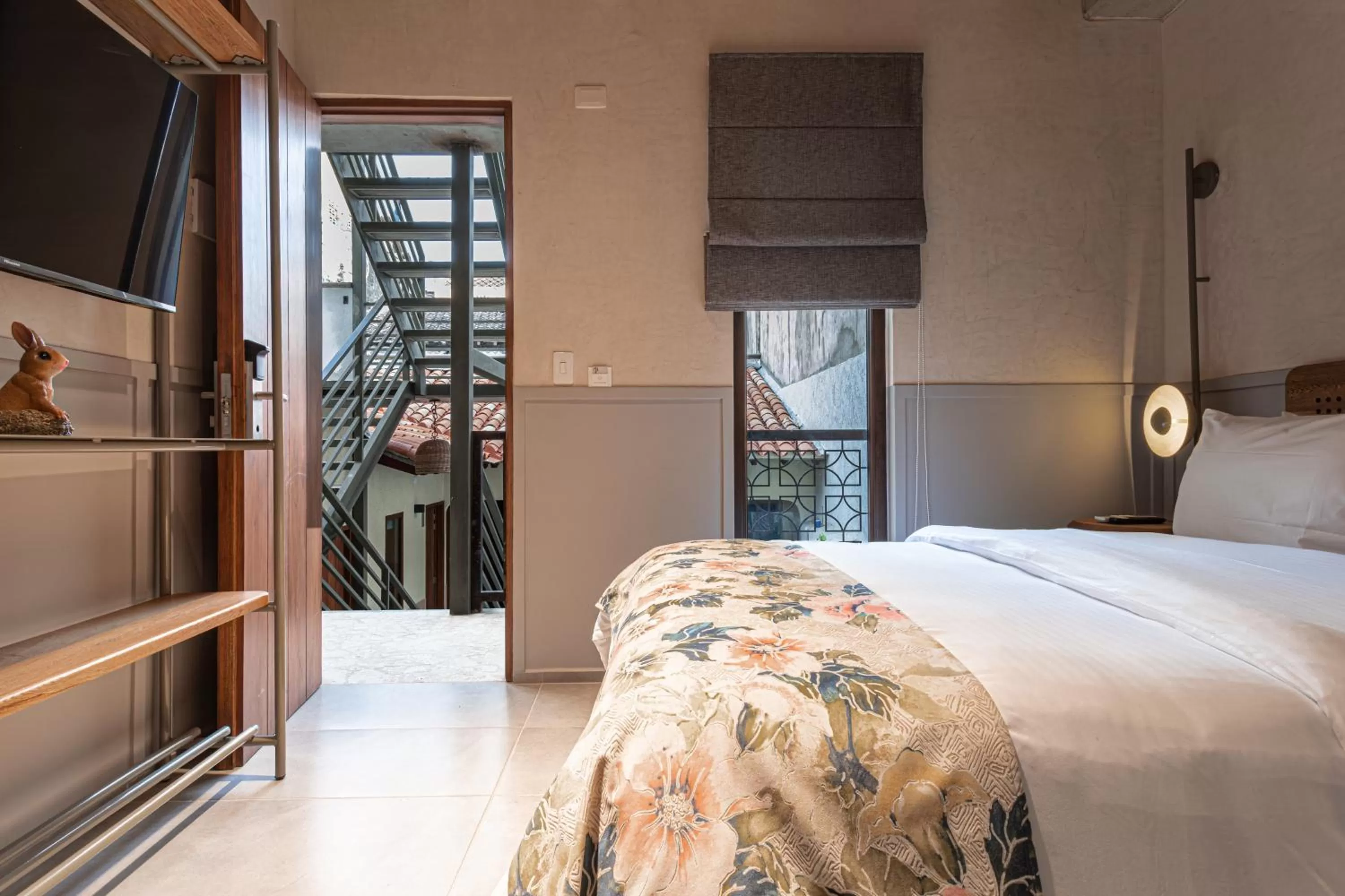 Bed in Soy Local Insignia