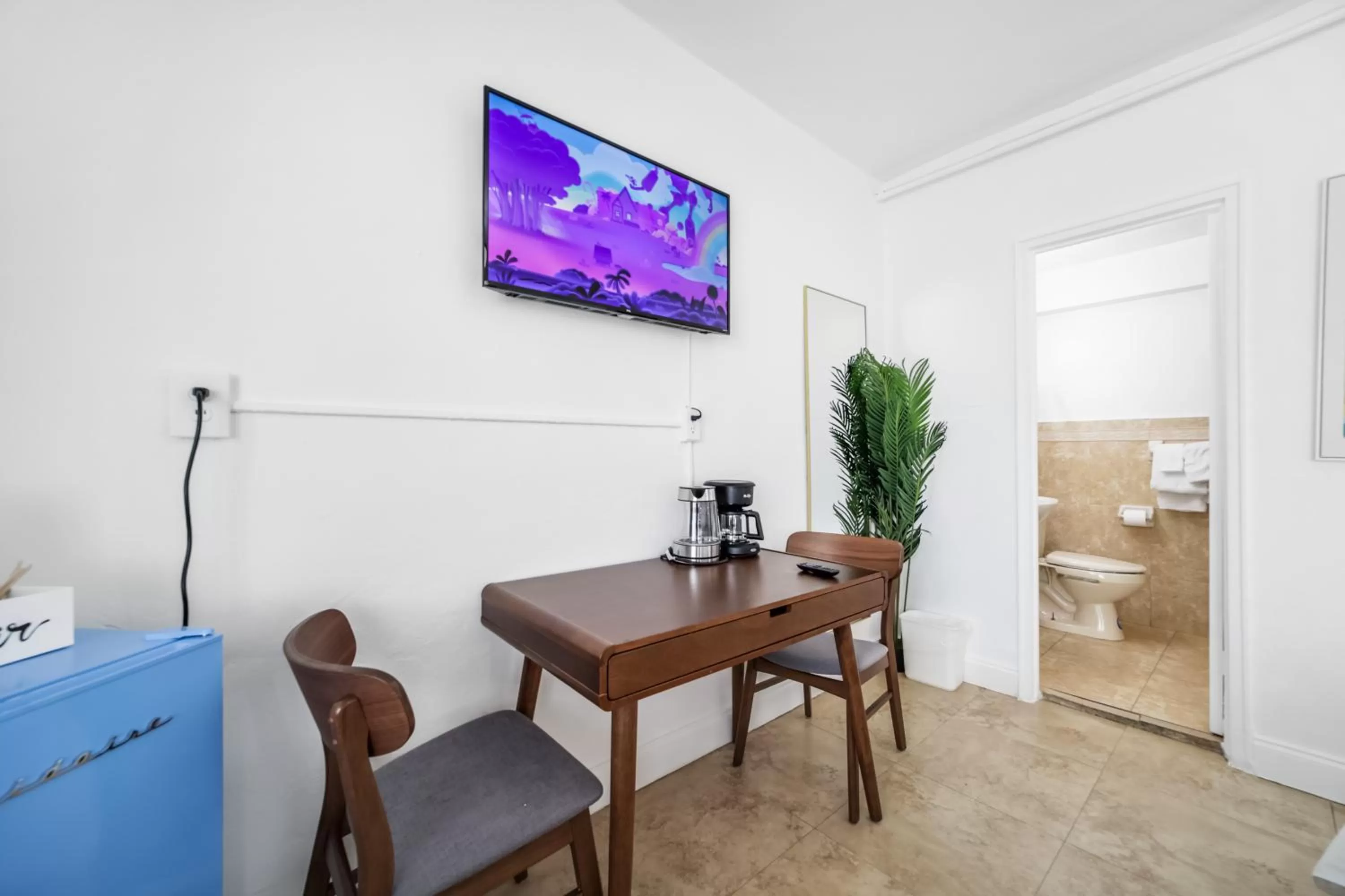 TV and multimedia in Starlite Hotel