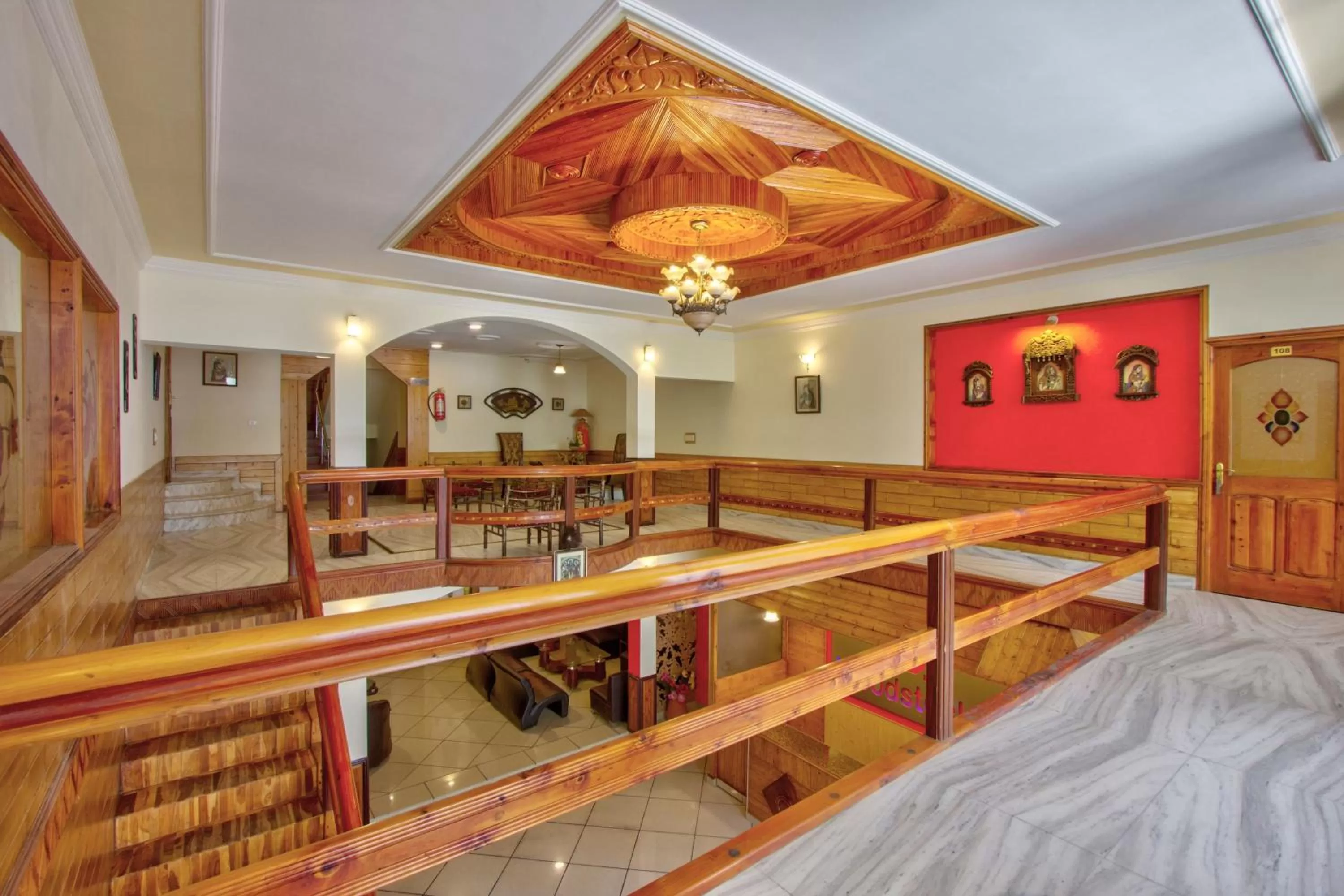 ATM in Woodstock Inn Manali 800 Mtrs from Mall Road