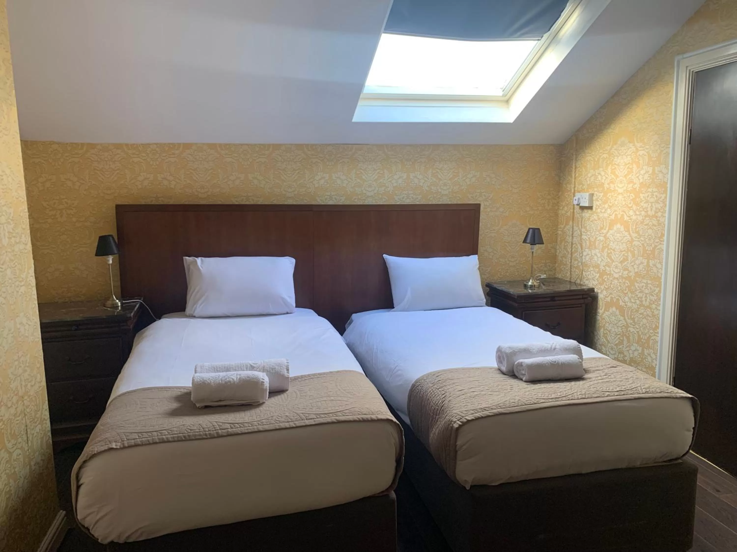 Bedroom, Bed in Beech Mount Hotel - Free Parking