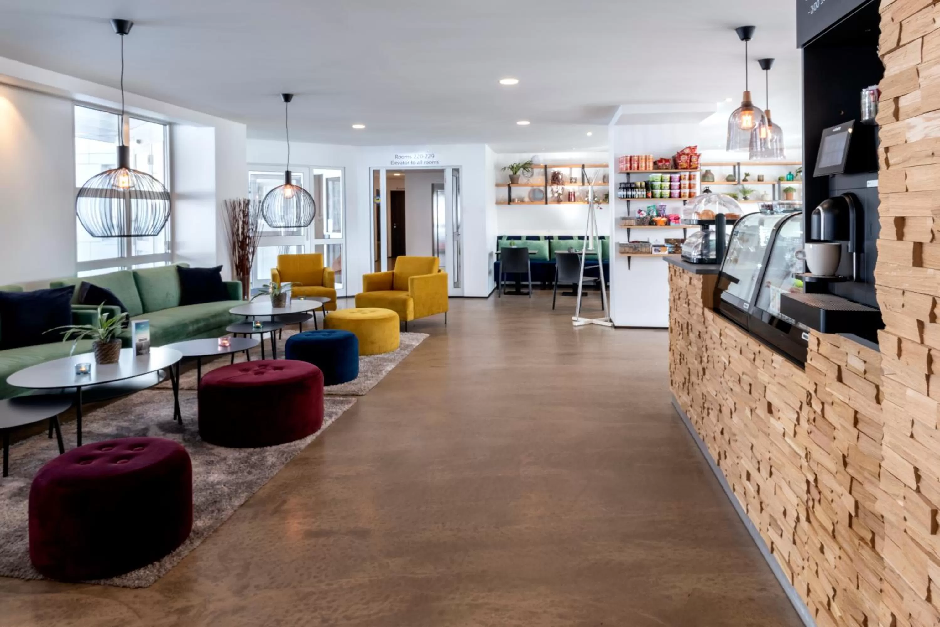 Restaurant/places to eat in 201 Hotel