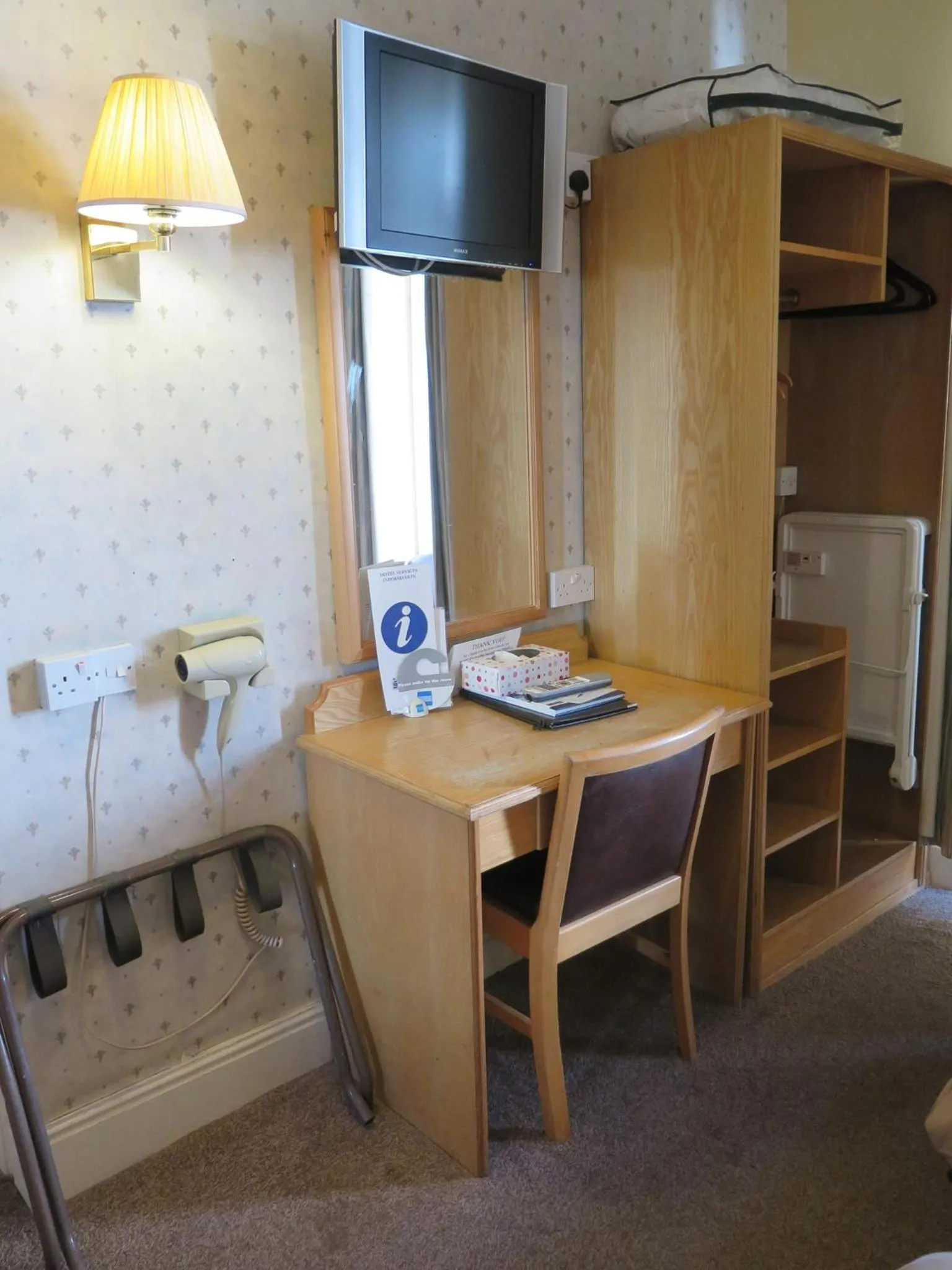 Bedroom in Cardiff Sandringham Hotel