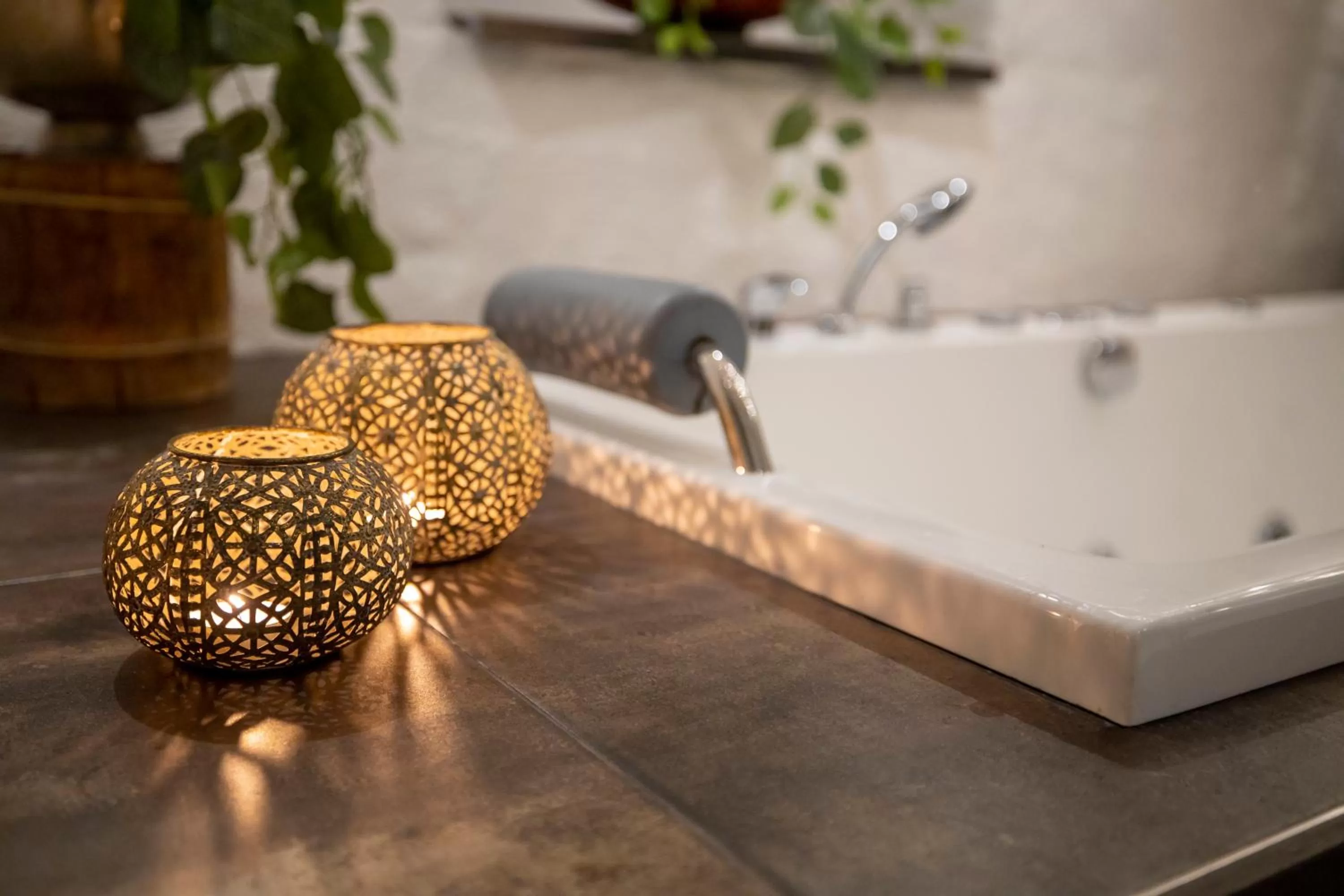 Hot Tub in Treetop Spa Hangout & Hotel