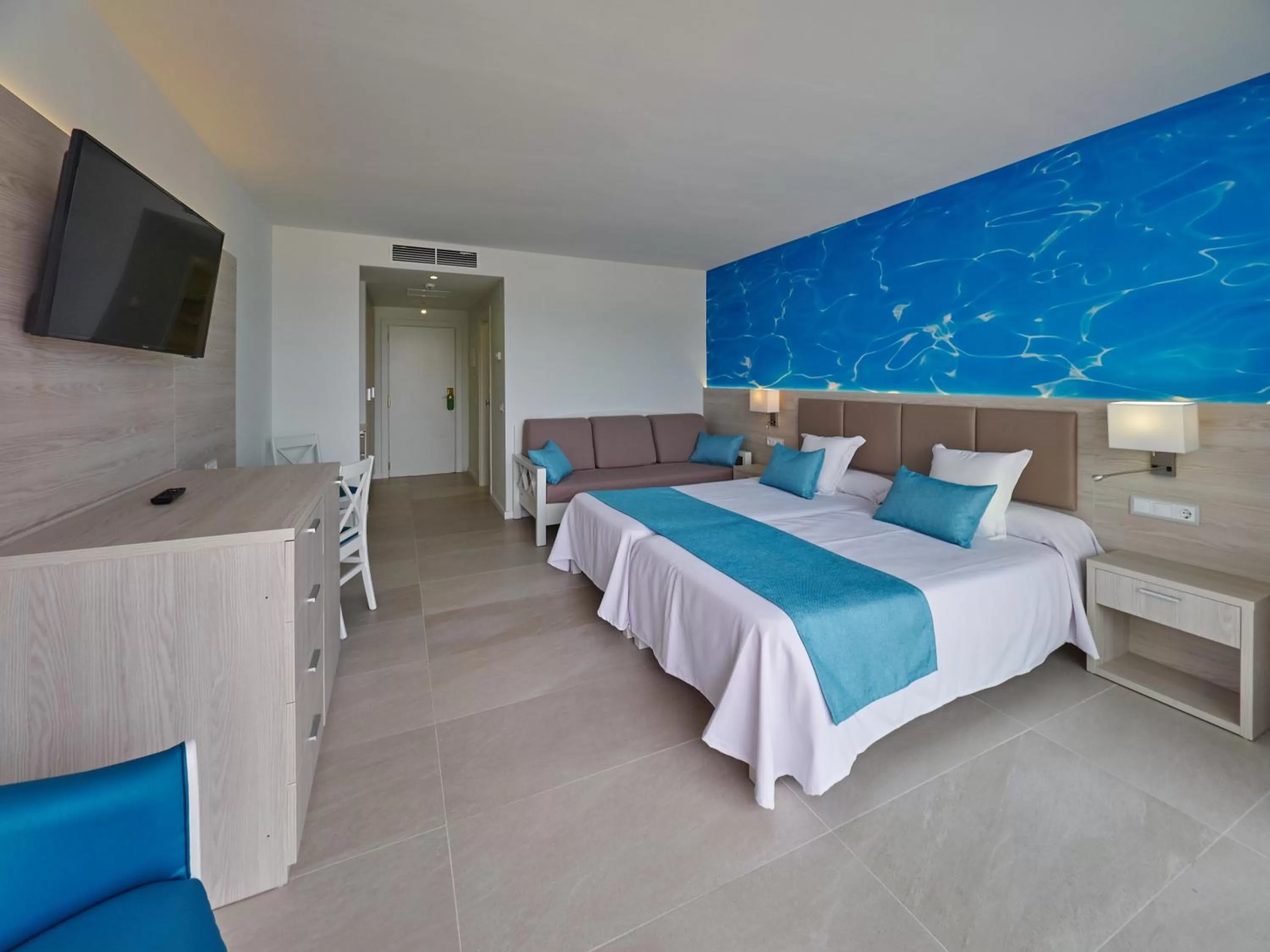 Bed in Aparthotel y Hotel Paguera Beach