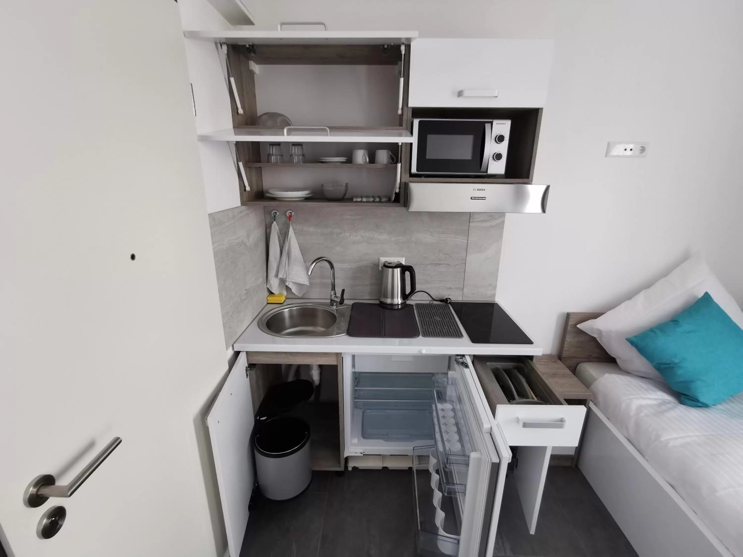 Kitchen or kitchenette in HP Apartments