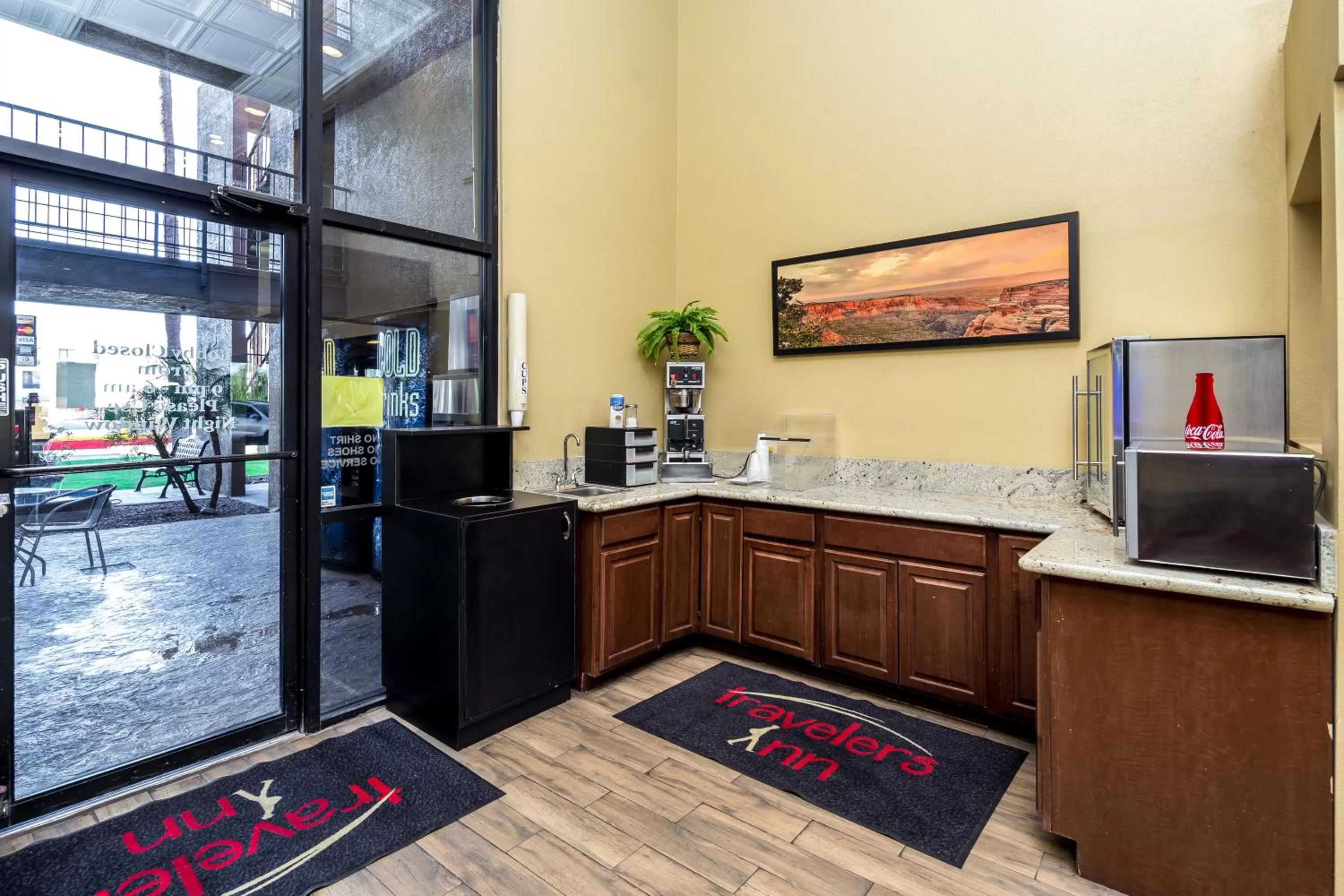 Continental breakfast in Travelers Inn - Phoenix