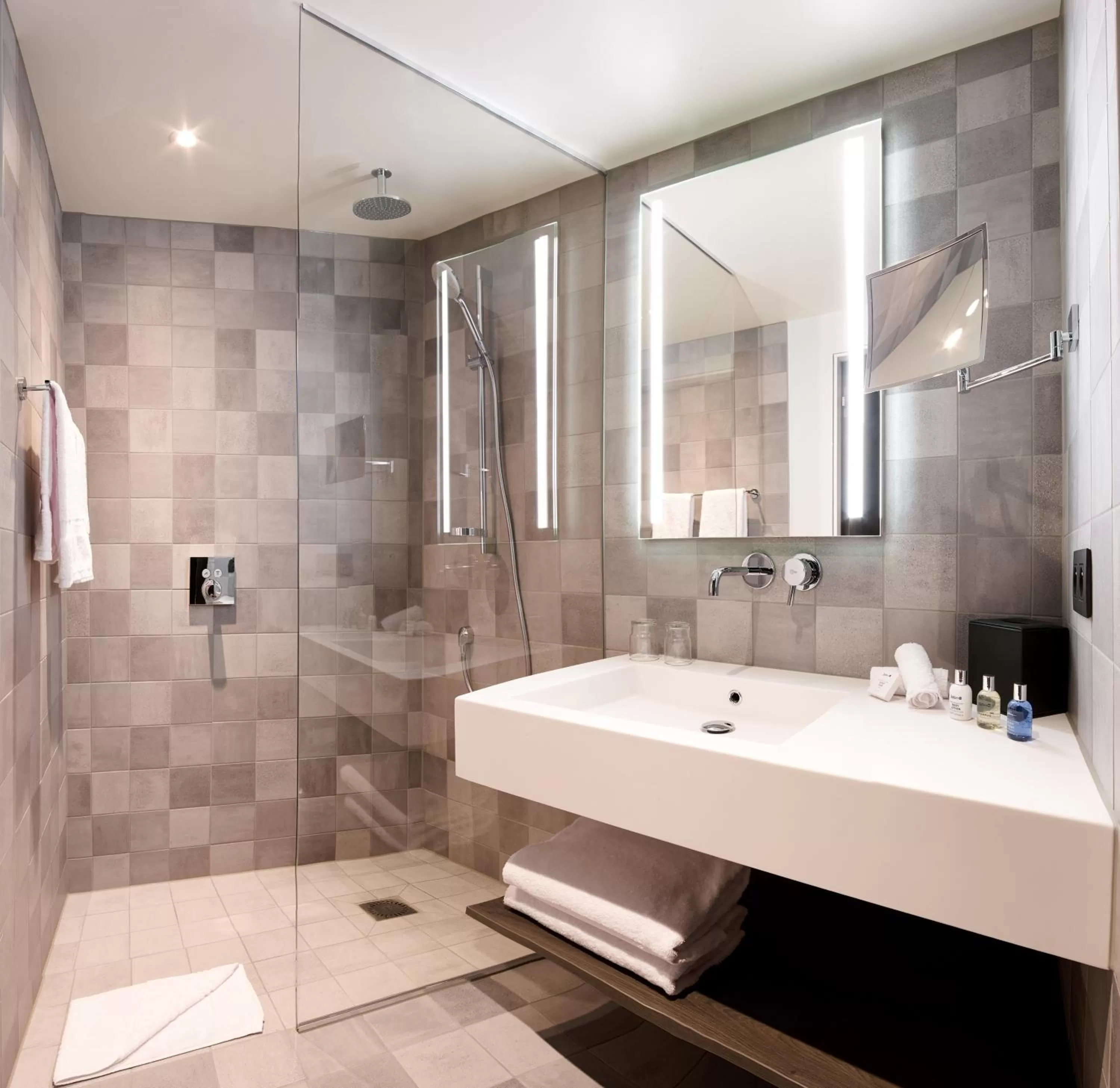 Shower in Radisson Blu Hotel, Bruges