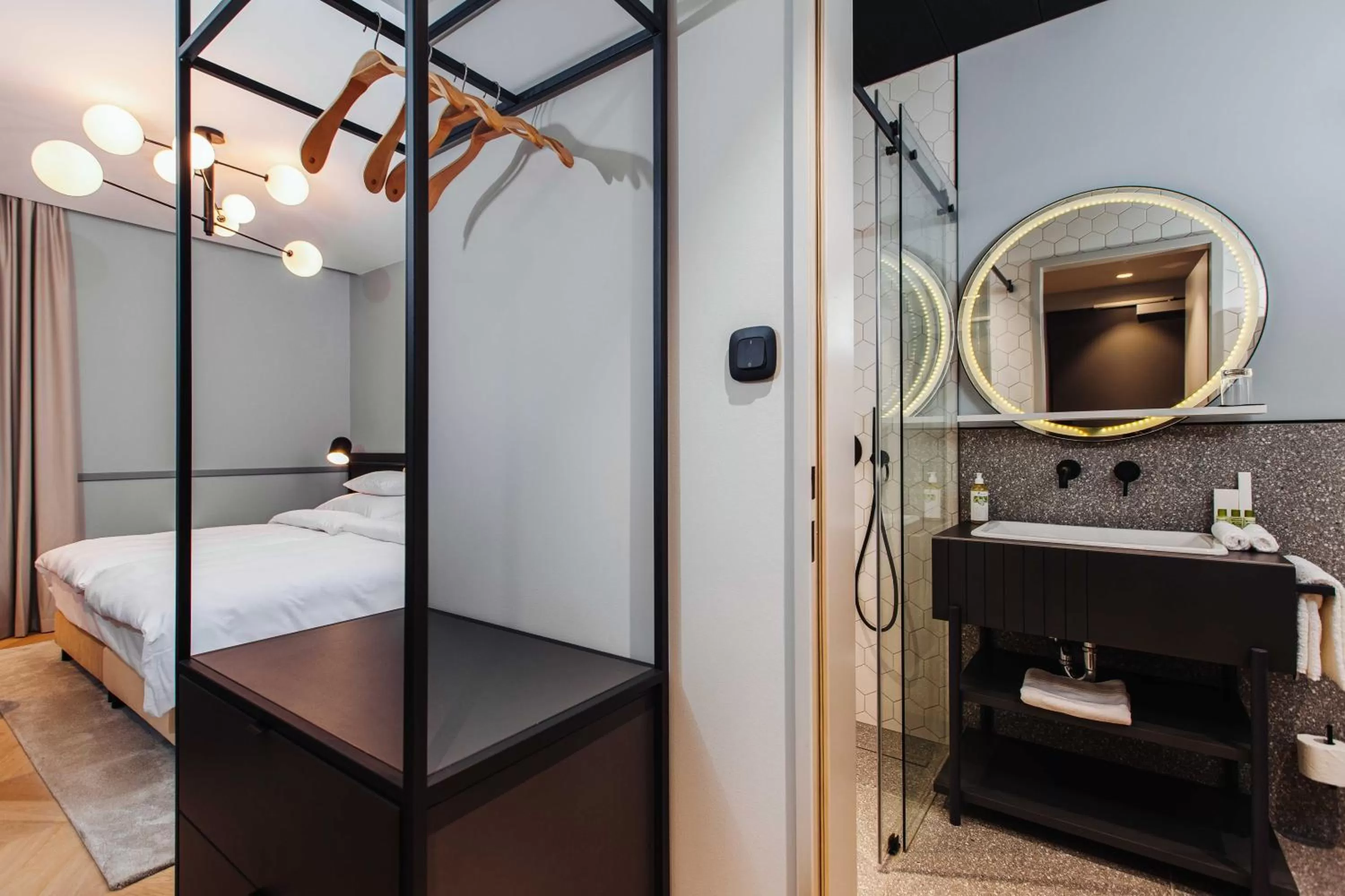 Photo of the whole room, Bed in Alice Hotel