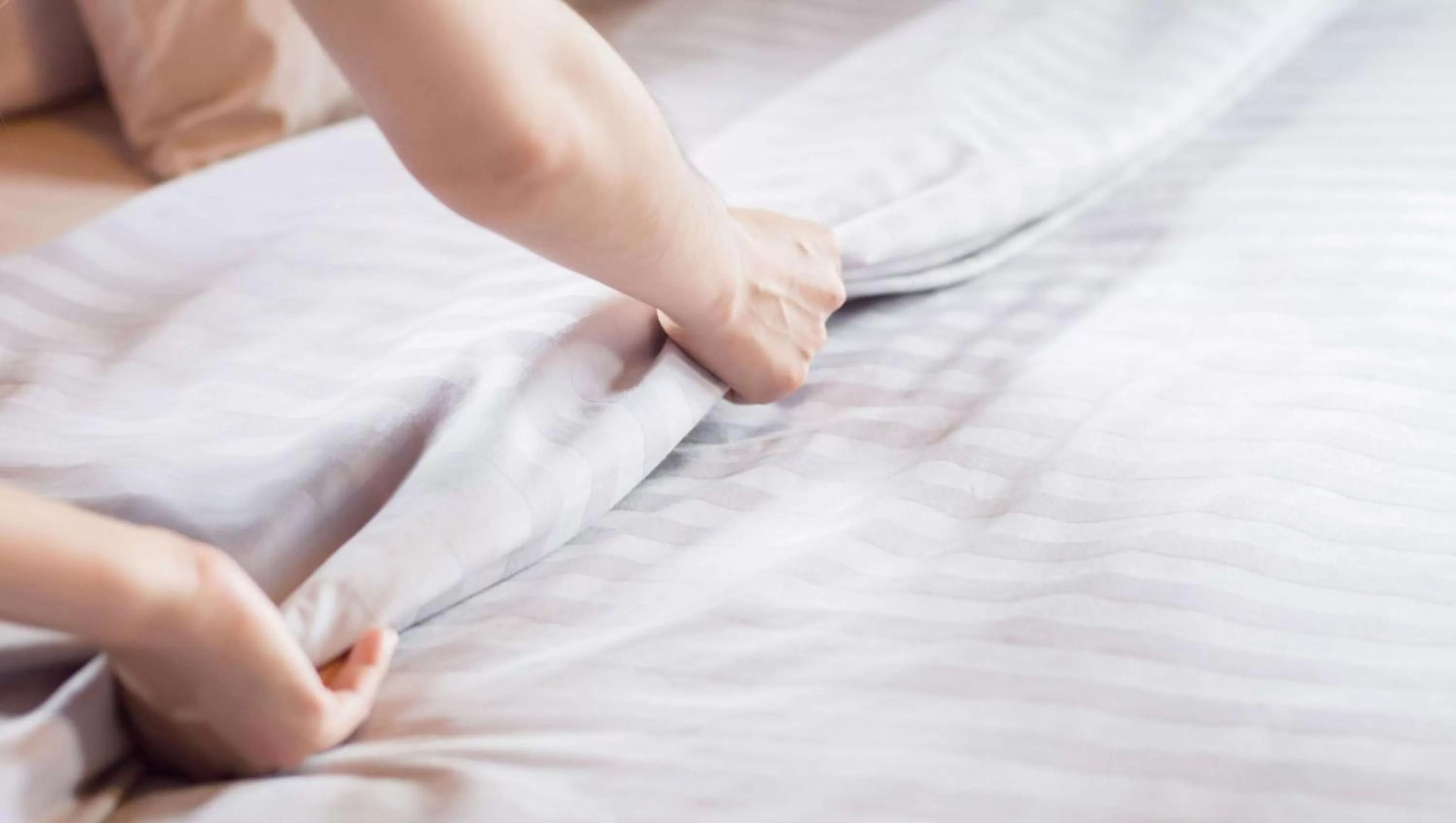 Photo of the whole room, Bed in Motel 6 Glendale CA Pasadena Burbank Los Angeles