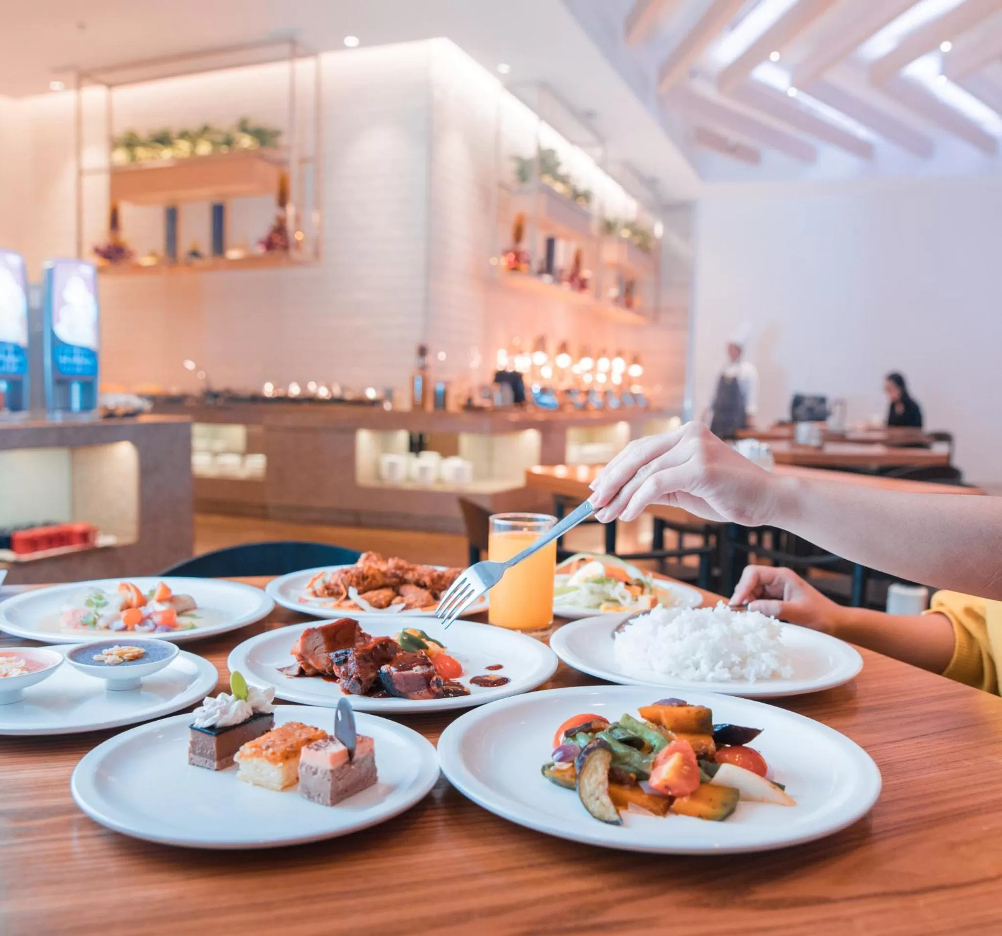 Restaurant/places to eat in Holiday Inn Express Manila Newport City by IHG