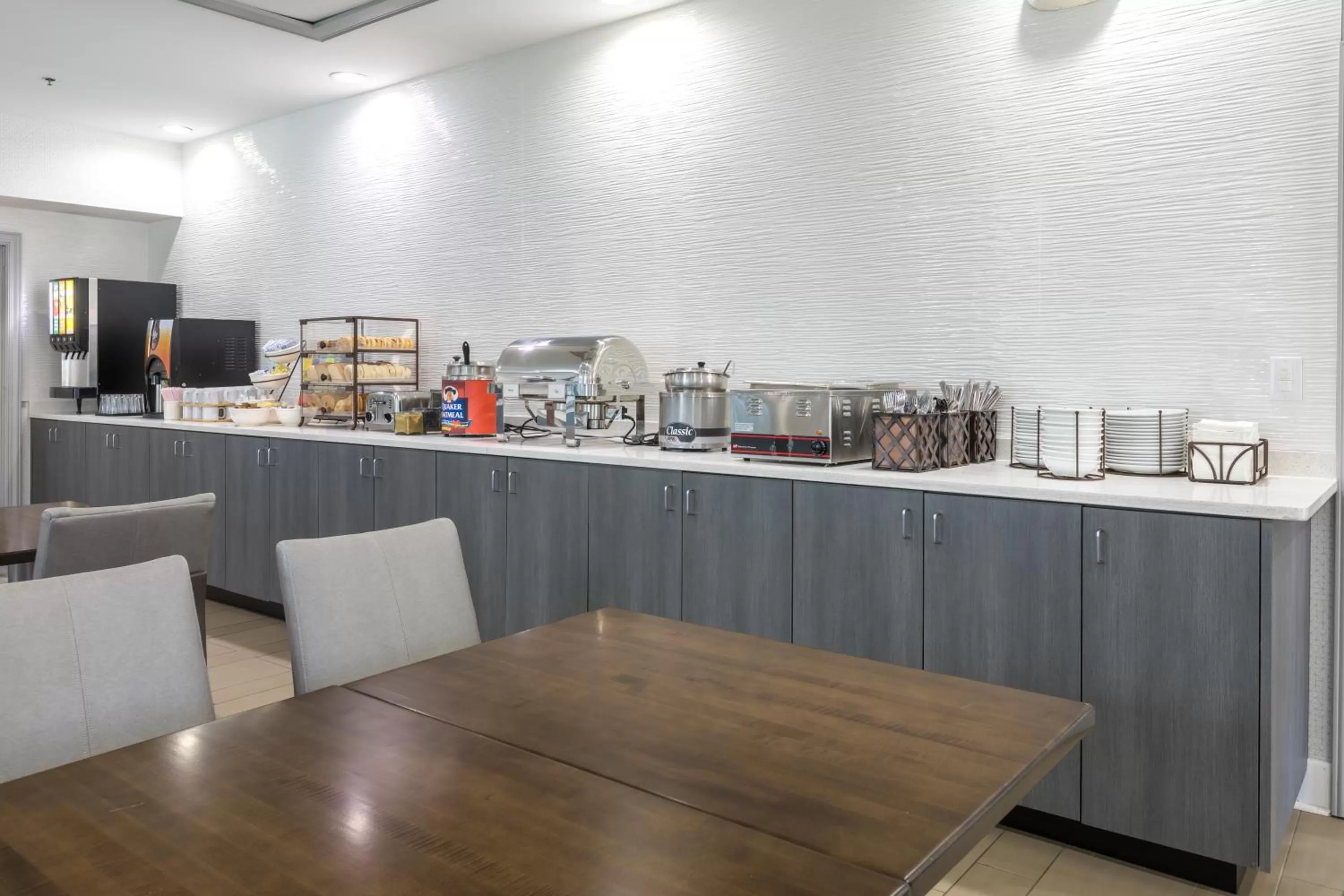 Restaurant/places to eat in Country Inn & Suites by Radisson Asheville Downtown Tunnel Road