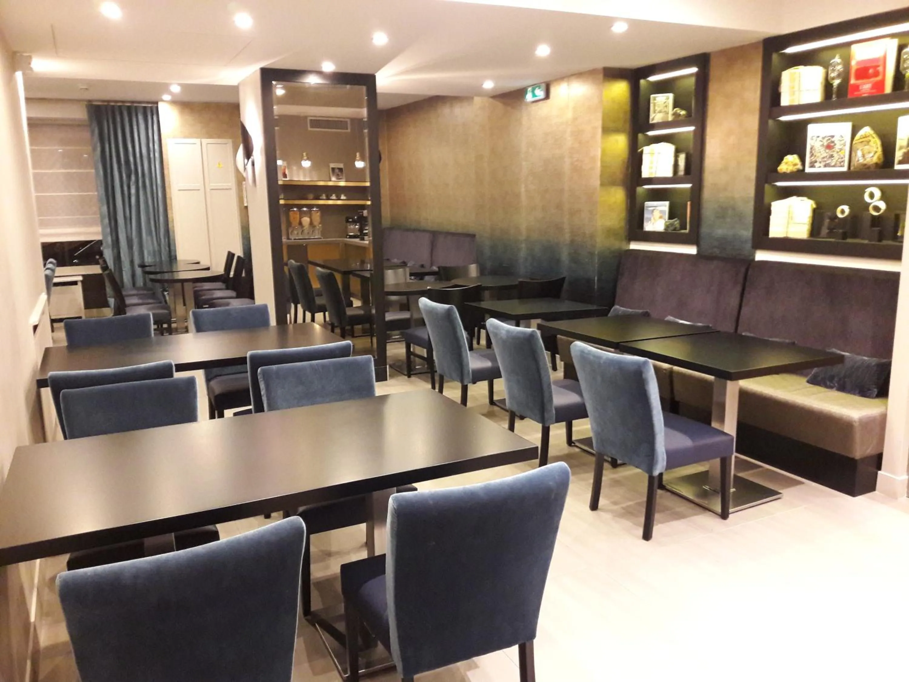 Lounge or bar in Hotel d'Amiens