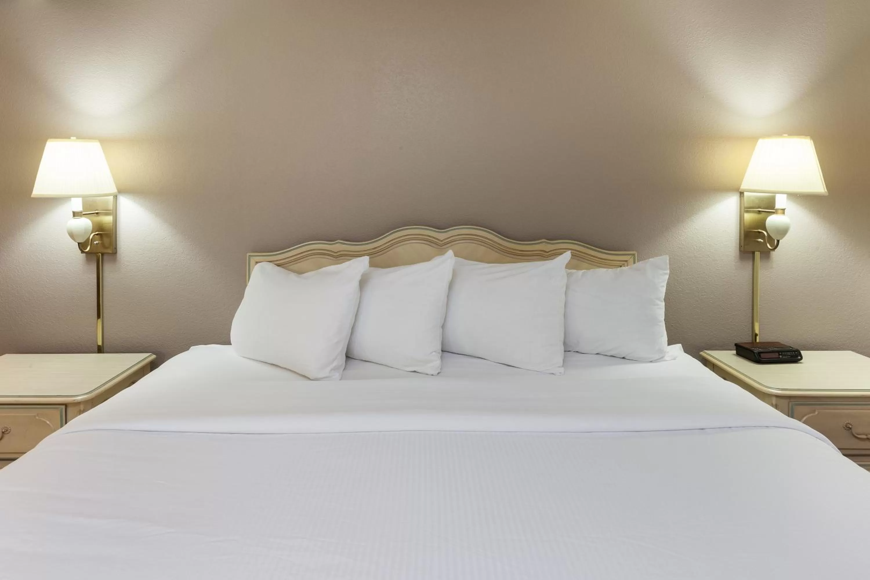 Bed in The Hotel Ojibway, Trademark Collection by Wyndham