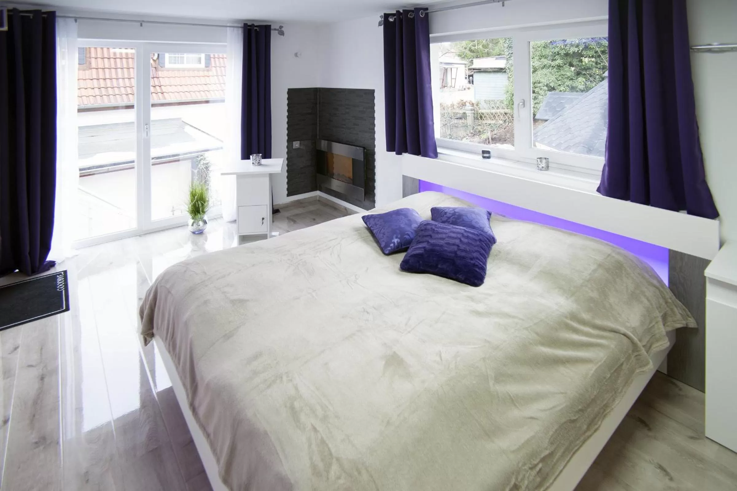 Photo of the whole room, Bed in Designpension Idyll Nr2 Hotel Garni