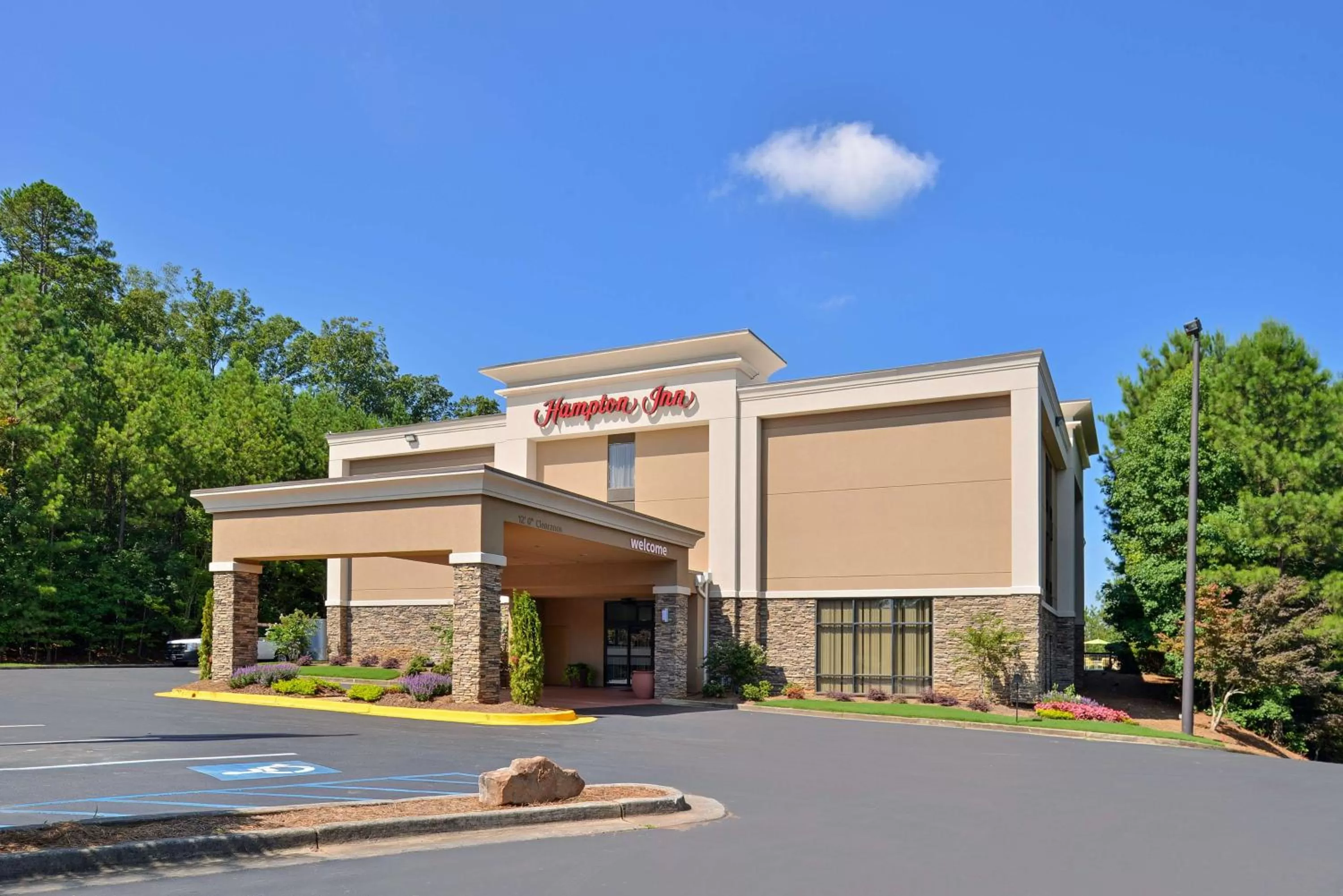Property building in Hampton Inn Cartersville