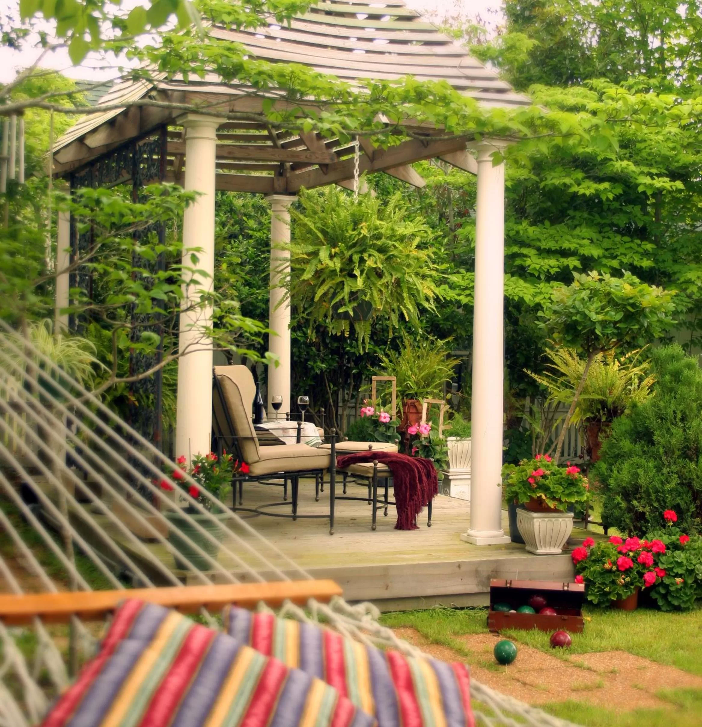 Garden in White Doe Inn Bed & Breakfast