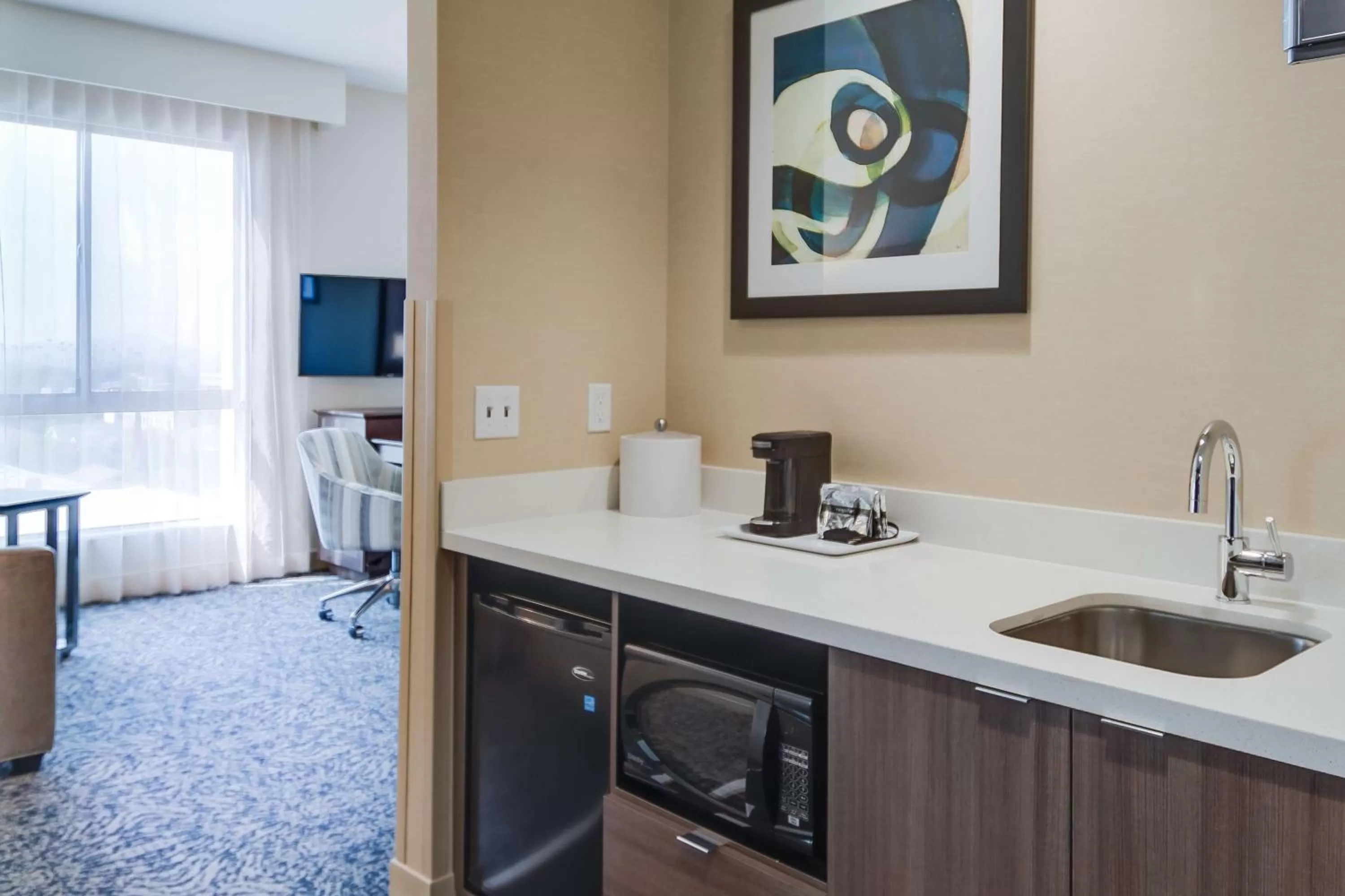 Kitchen or kitchenette in Hampton Inn & Suites Los Angeles - Glendale