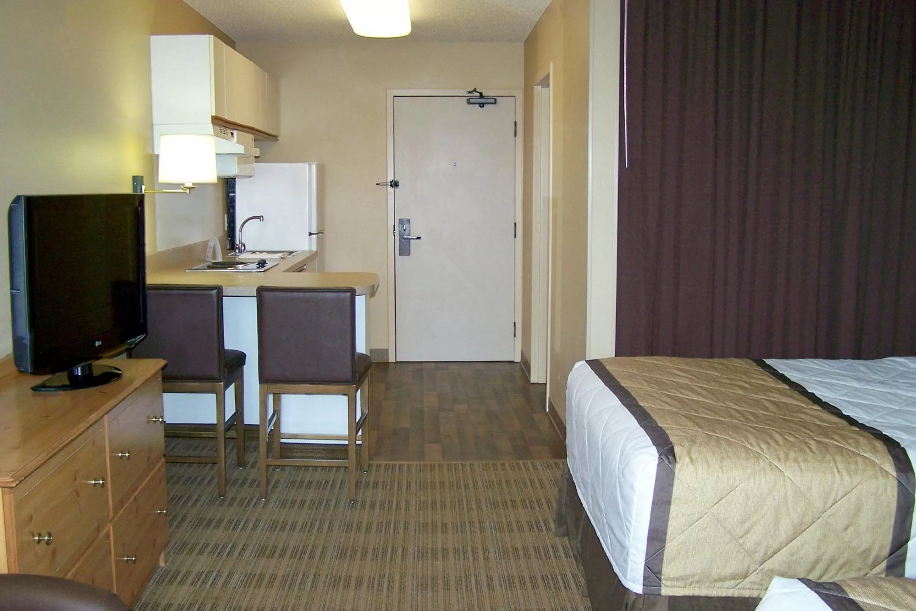 Photo of the whole room, Bed in Auburn Hills Extended Stay Inn