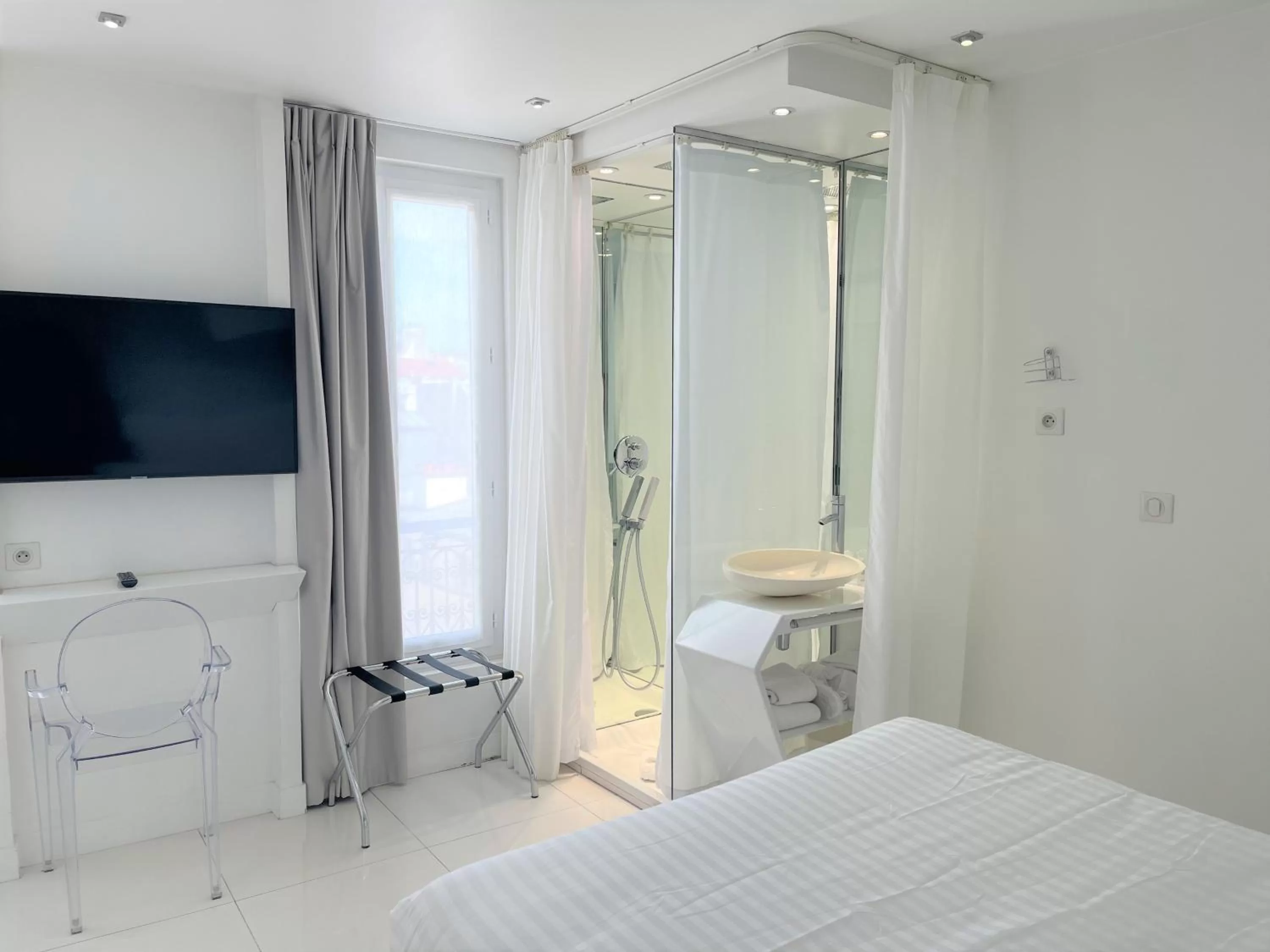 TV and multimedia, Bed in Blc Design Hotel