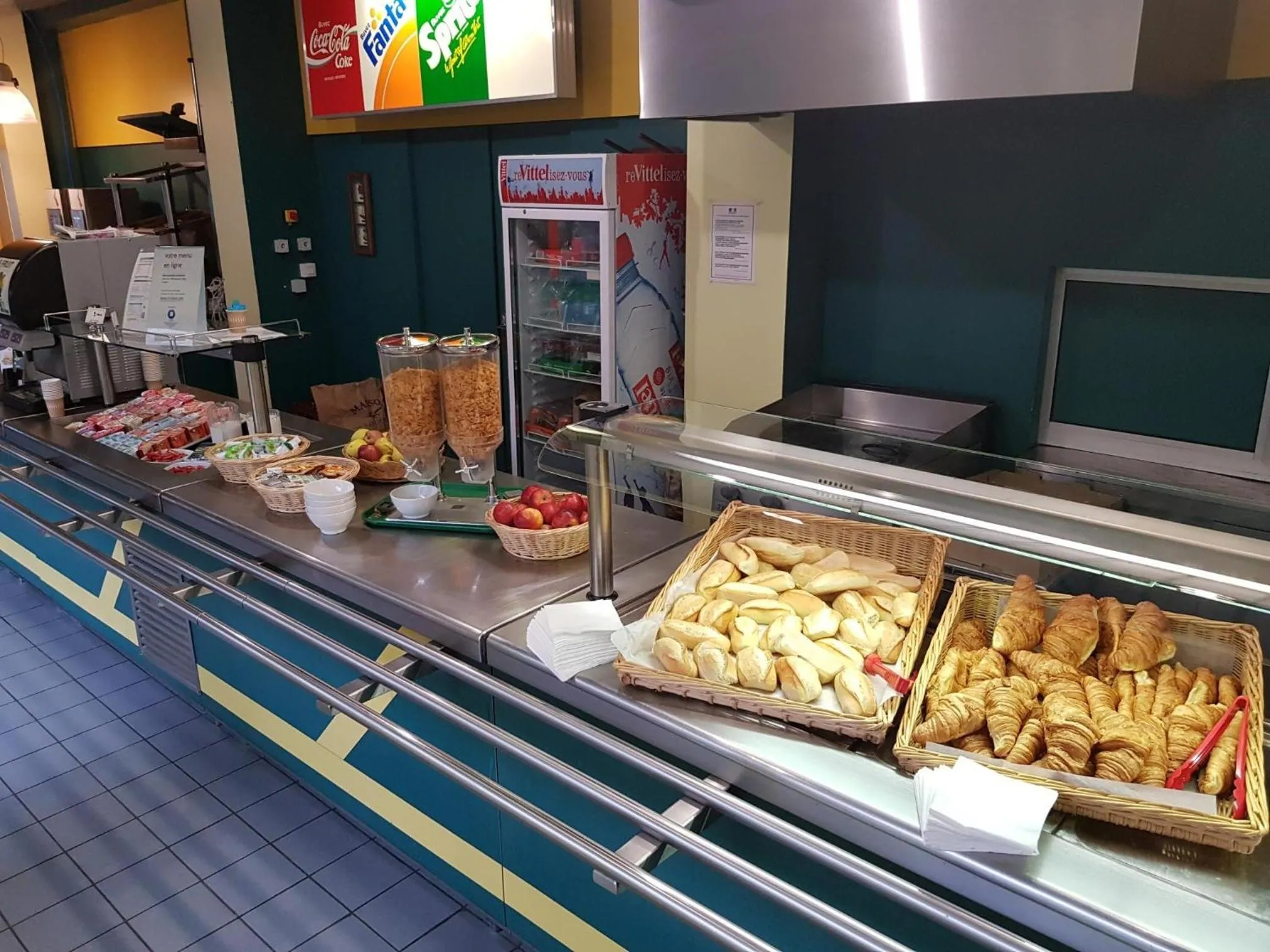 Continental breakfast in ETHIC ETAPES DIJON Accueil 24h24 et parking gratuit