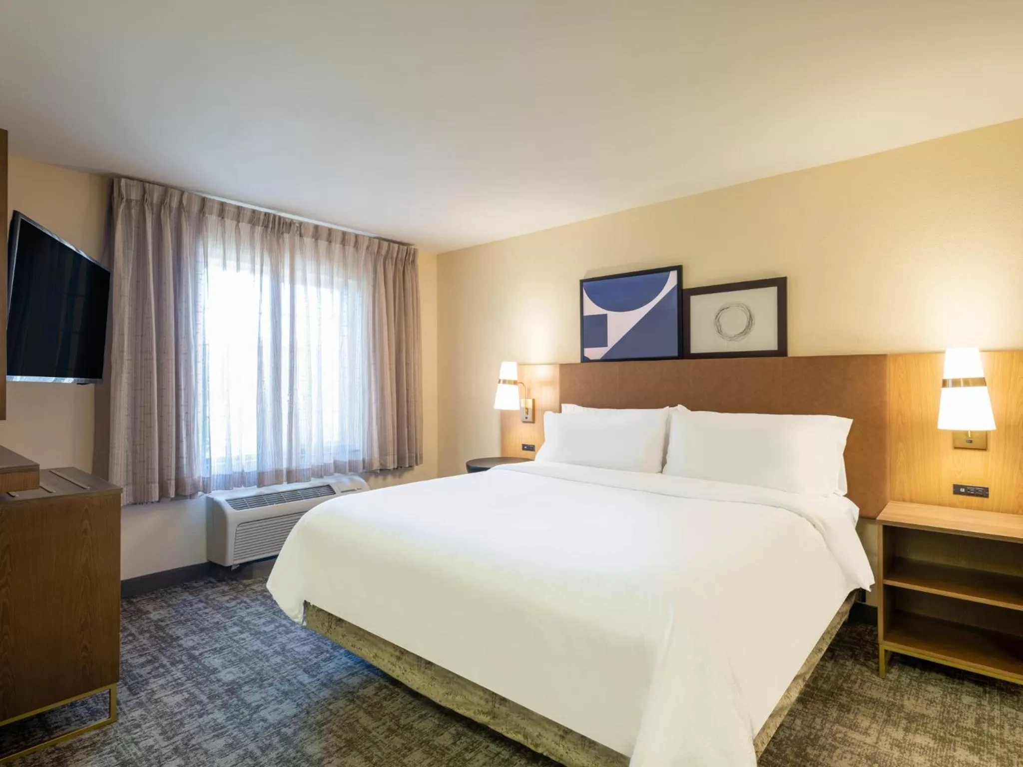 Photo of the whole room, Bed in Staybridge Suites Milwaukee Airport South by IHG