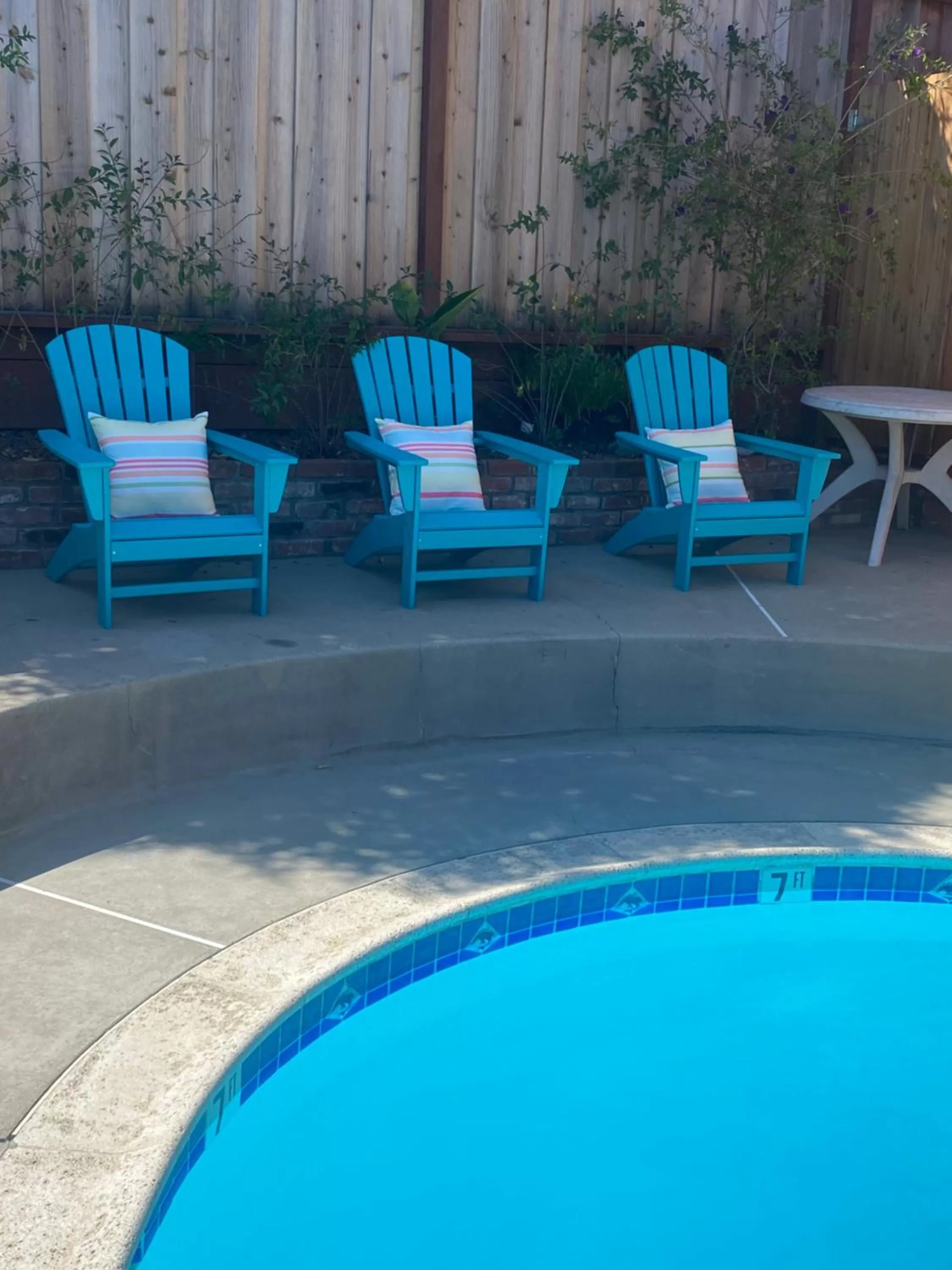 Swimming Pool in Sunny Cove Motel