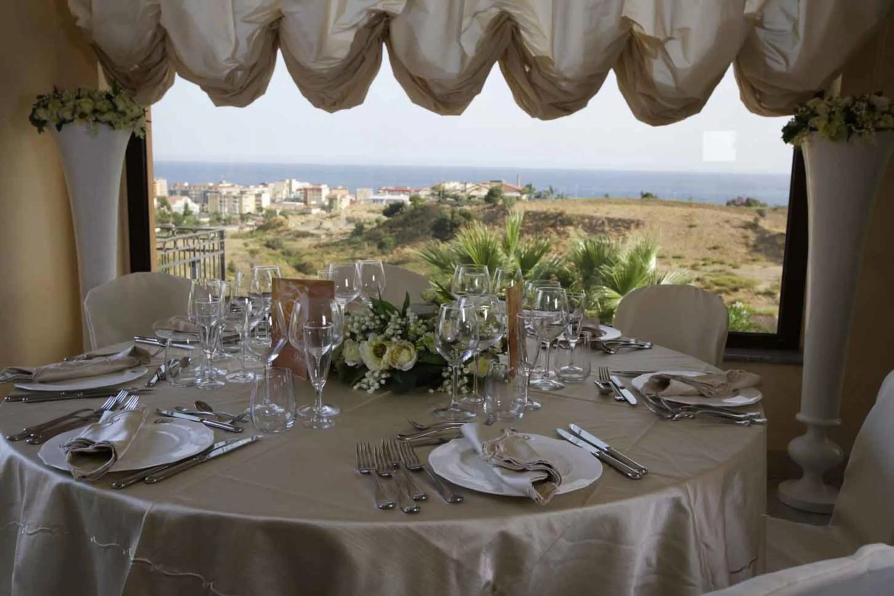 Restaurant/places to eat in Grand Hotel Paradiso