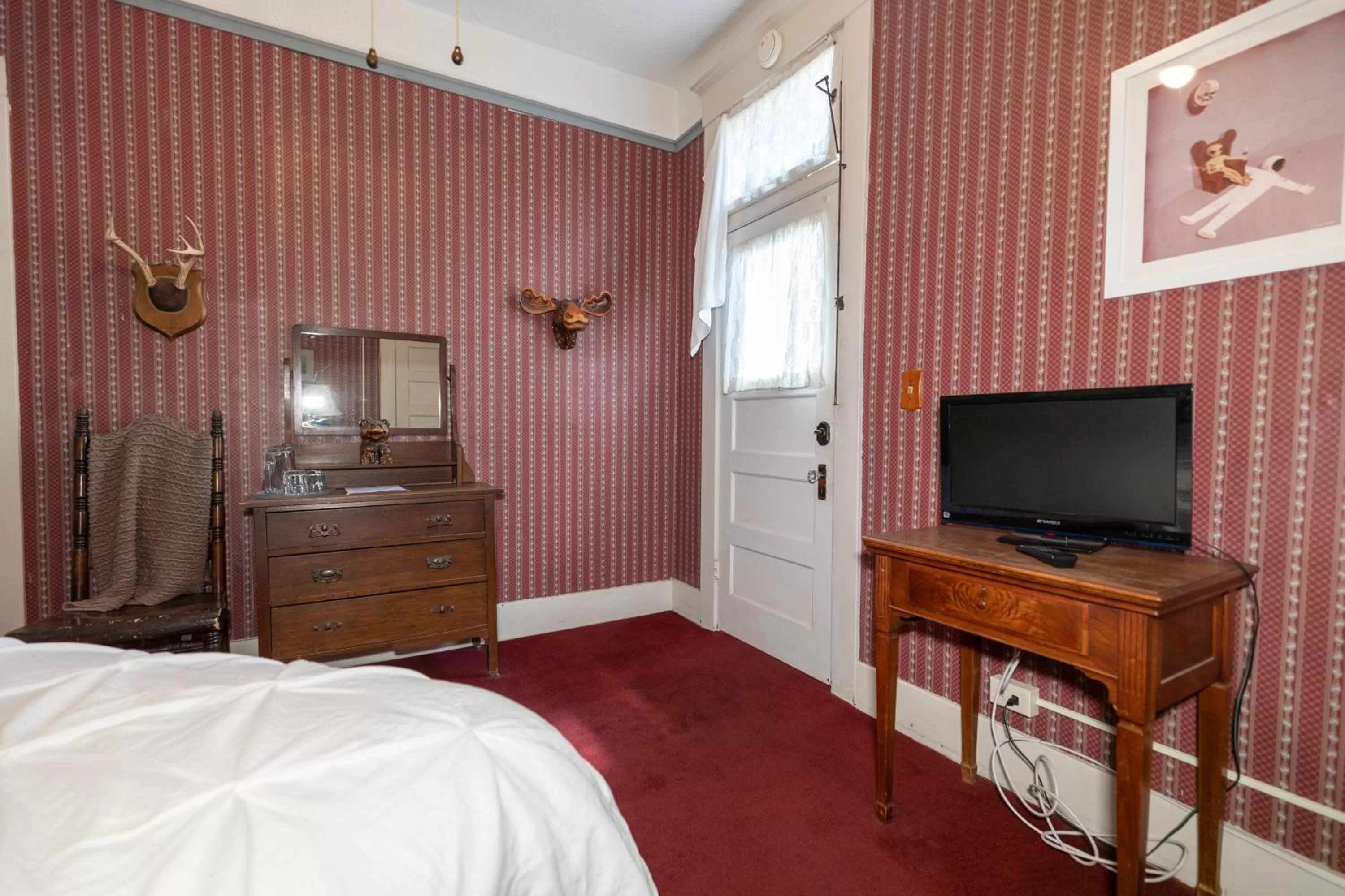 TV/Entertainment Center in Bisbee Grand Hotel