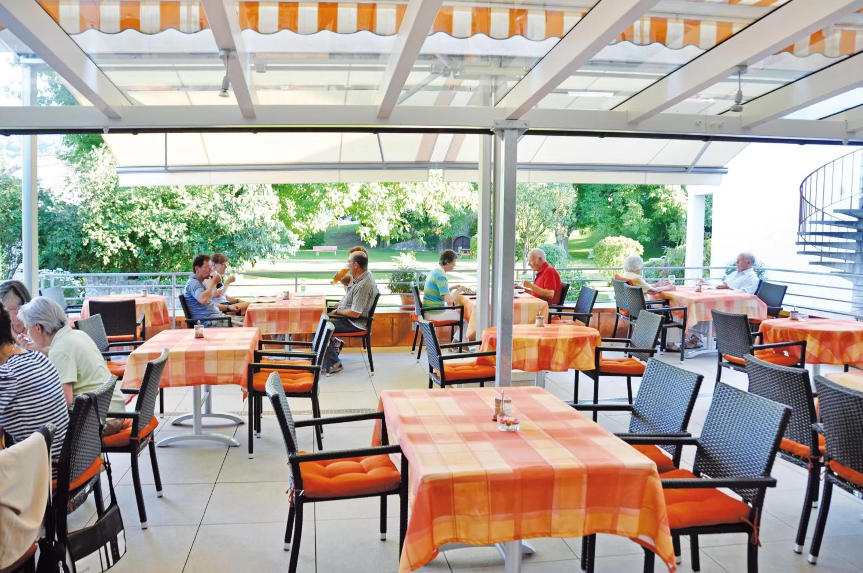 Restaurant/places to eat in Gartenhotel Feldeck
