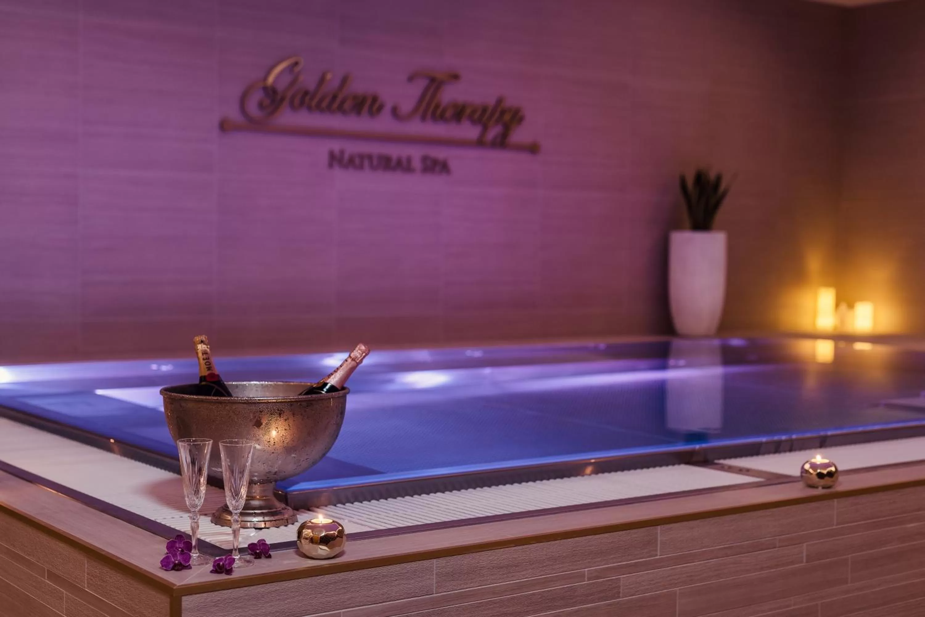 Hot Tub in Villa Plaza Boutique Hotel & Spa