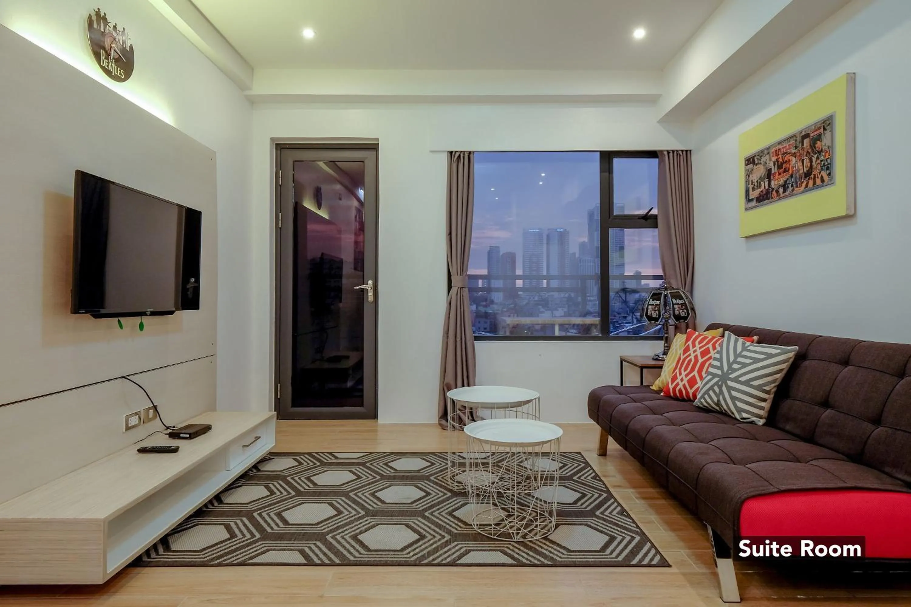 Living room in Heroes Hotel