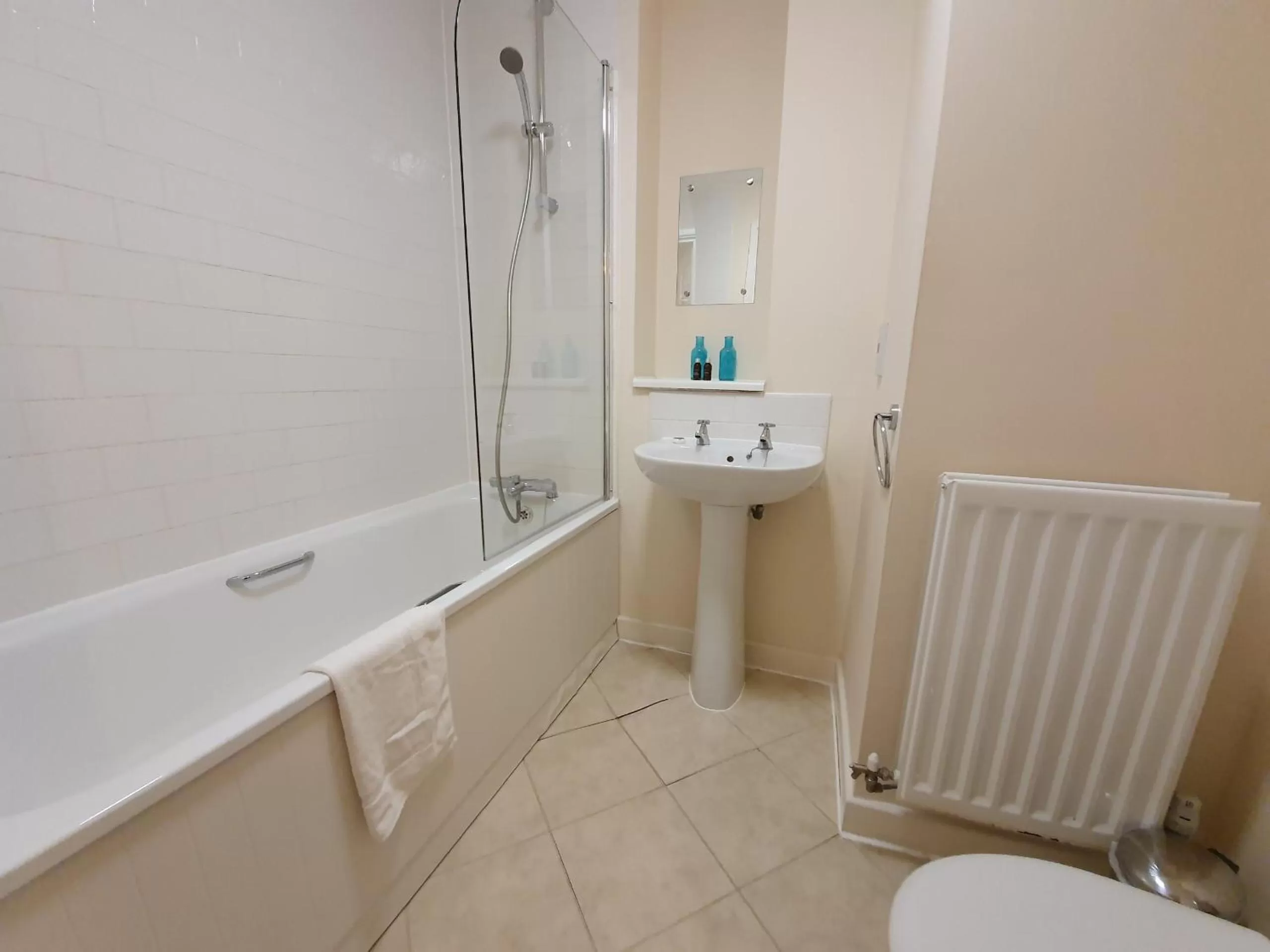 Bathroom in Dazzon Apartments - HUB - Central MK