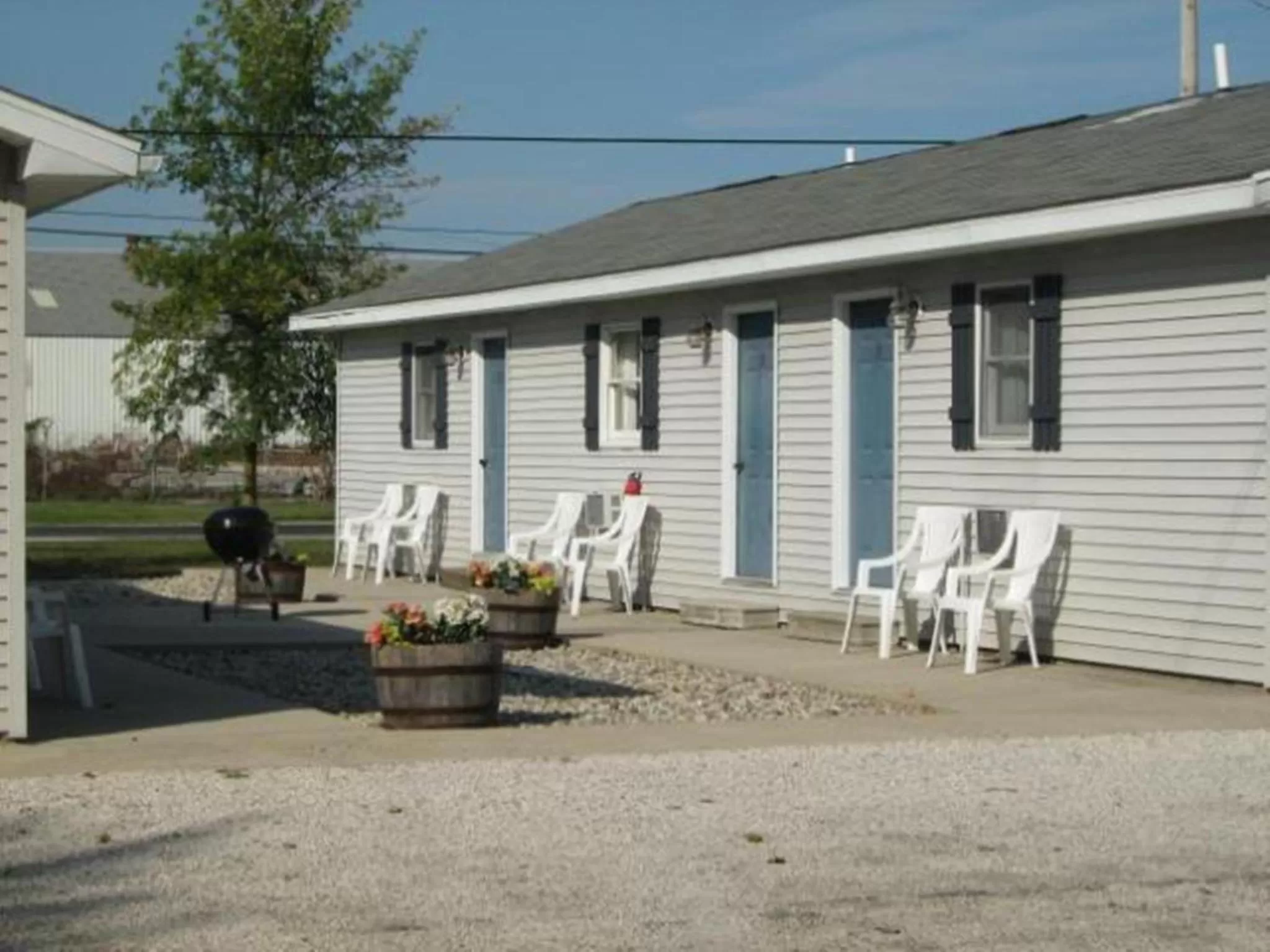 Facade/entrance in White Caps Motel and RV Park