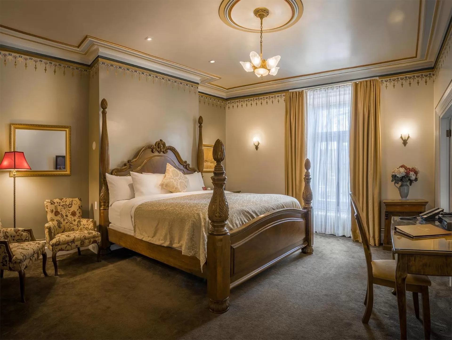 Bed in Hotel Manoir D'Auteuil - Par Aneyro