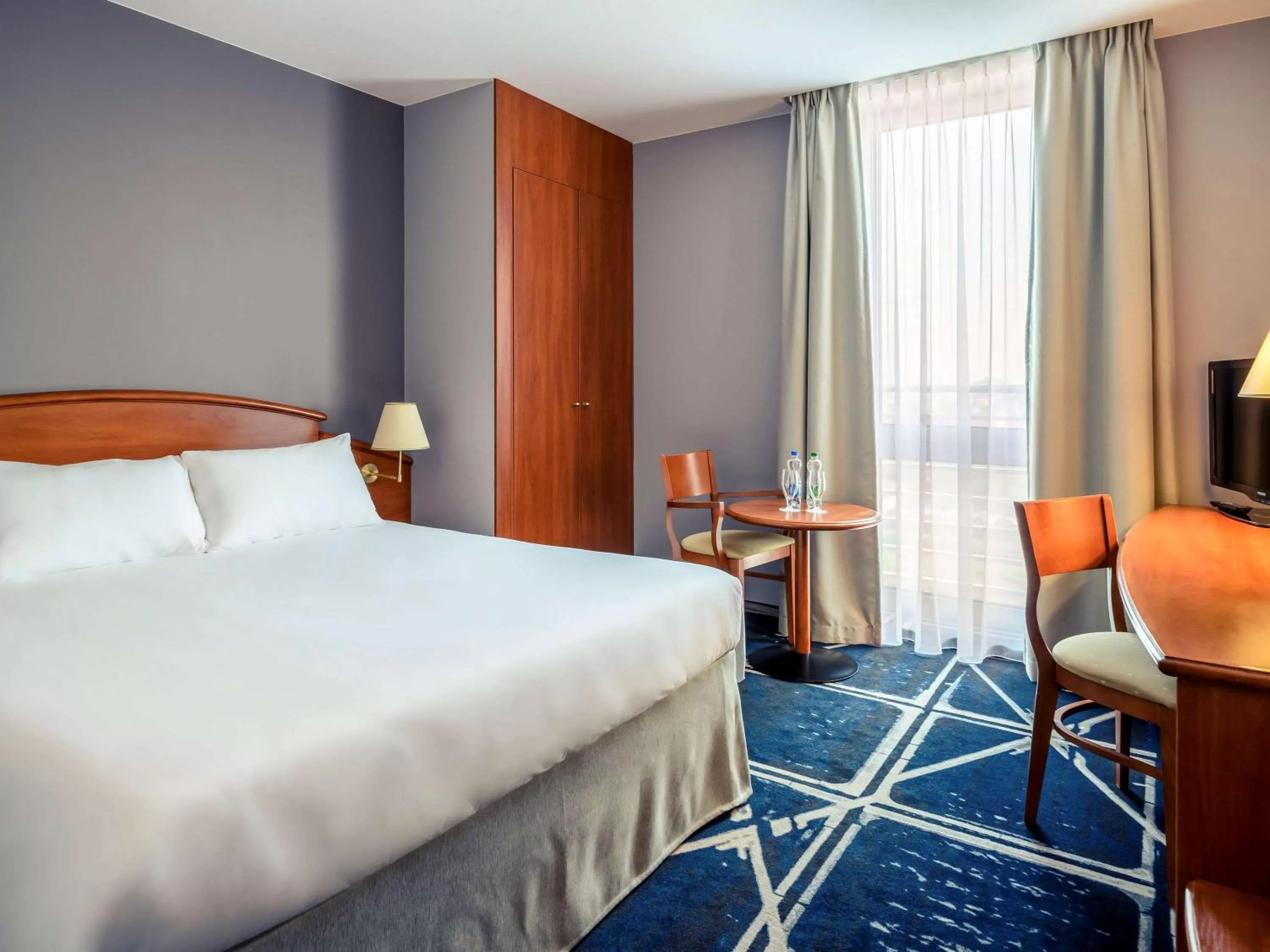 Photo of the whole room, Bed in Hotel Mercure Poznań Centrum