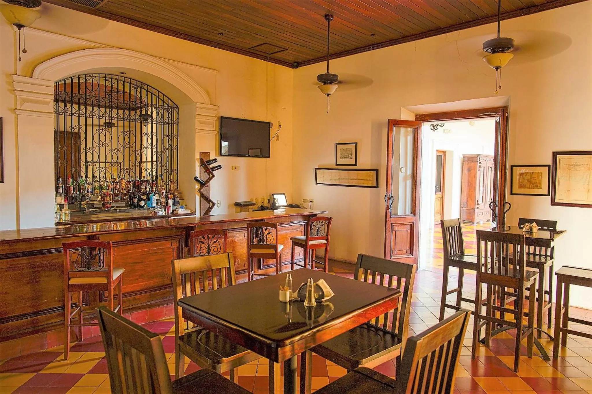 Swimming pool in Hotel la Perla Leon