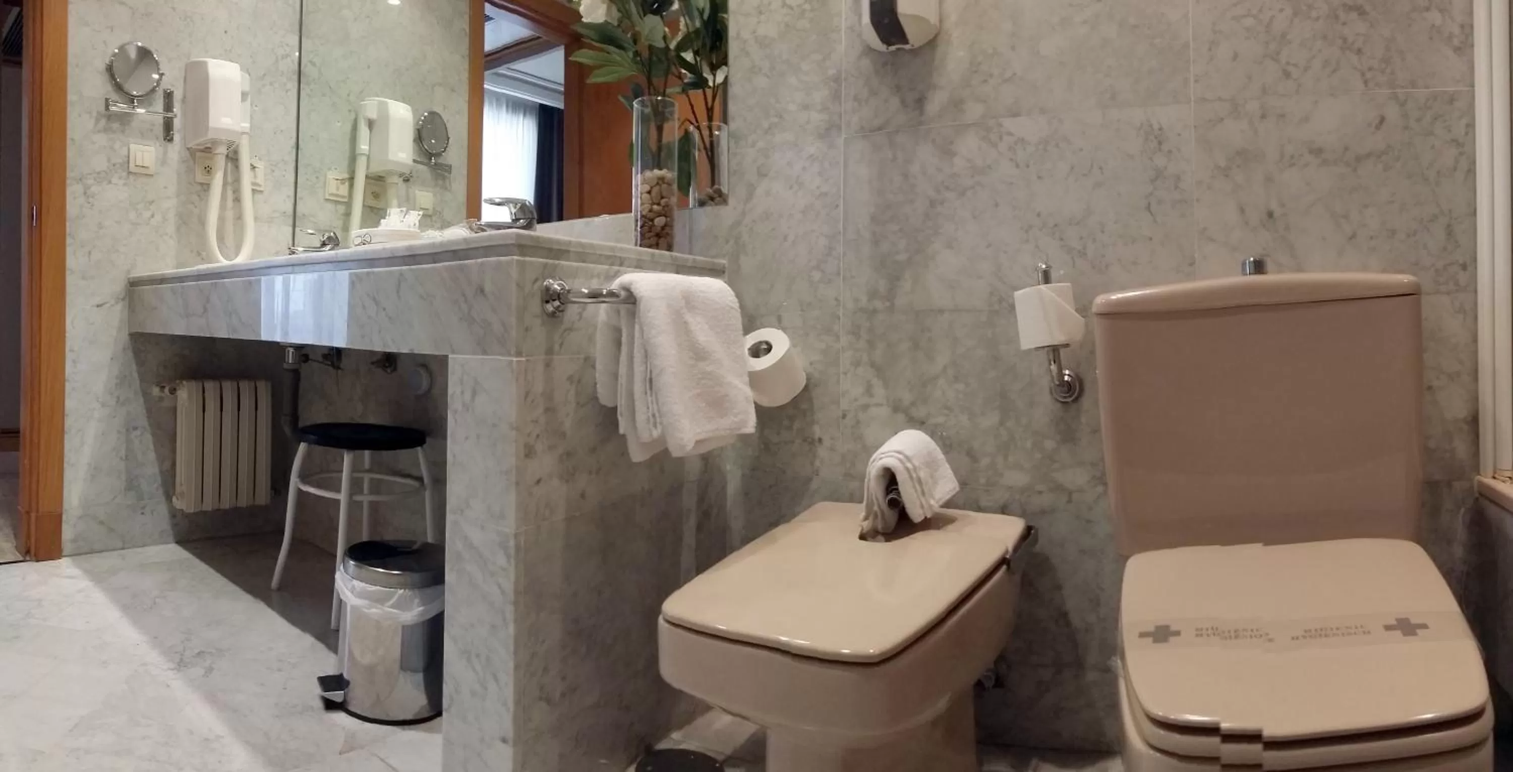 Shower in Hotel San Polo