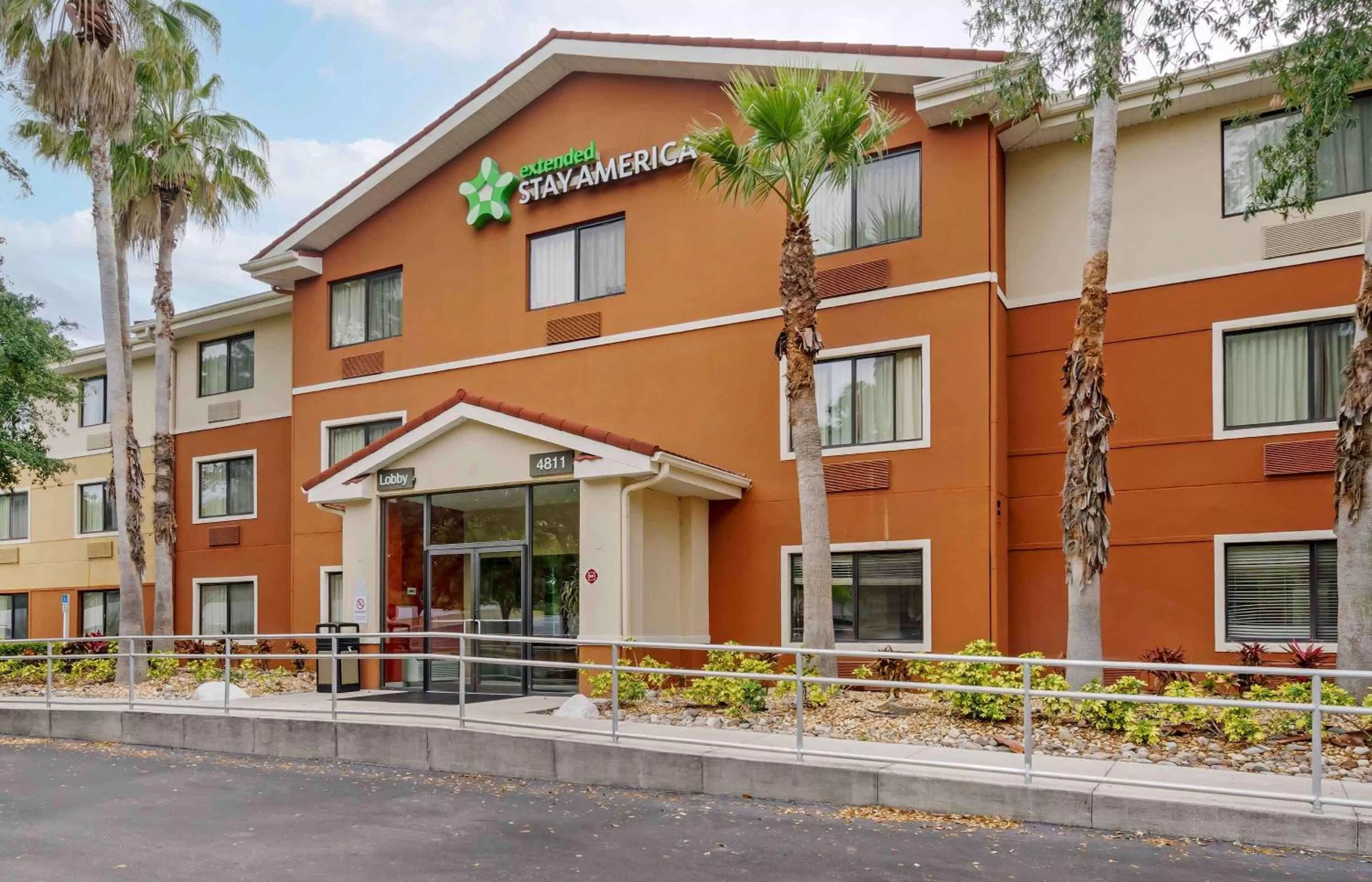 Property building in Extended Stay America Select Suites Tampa Airport Memorial Hwy
