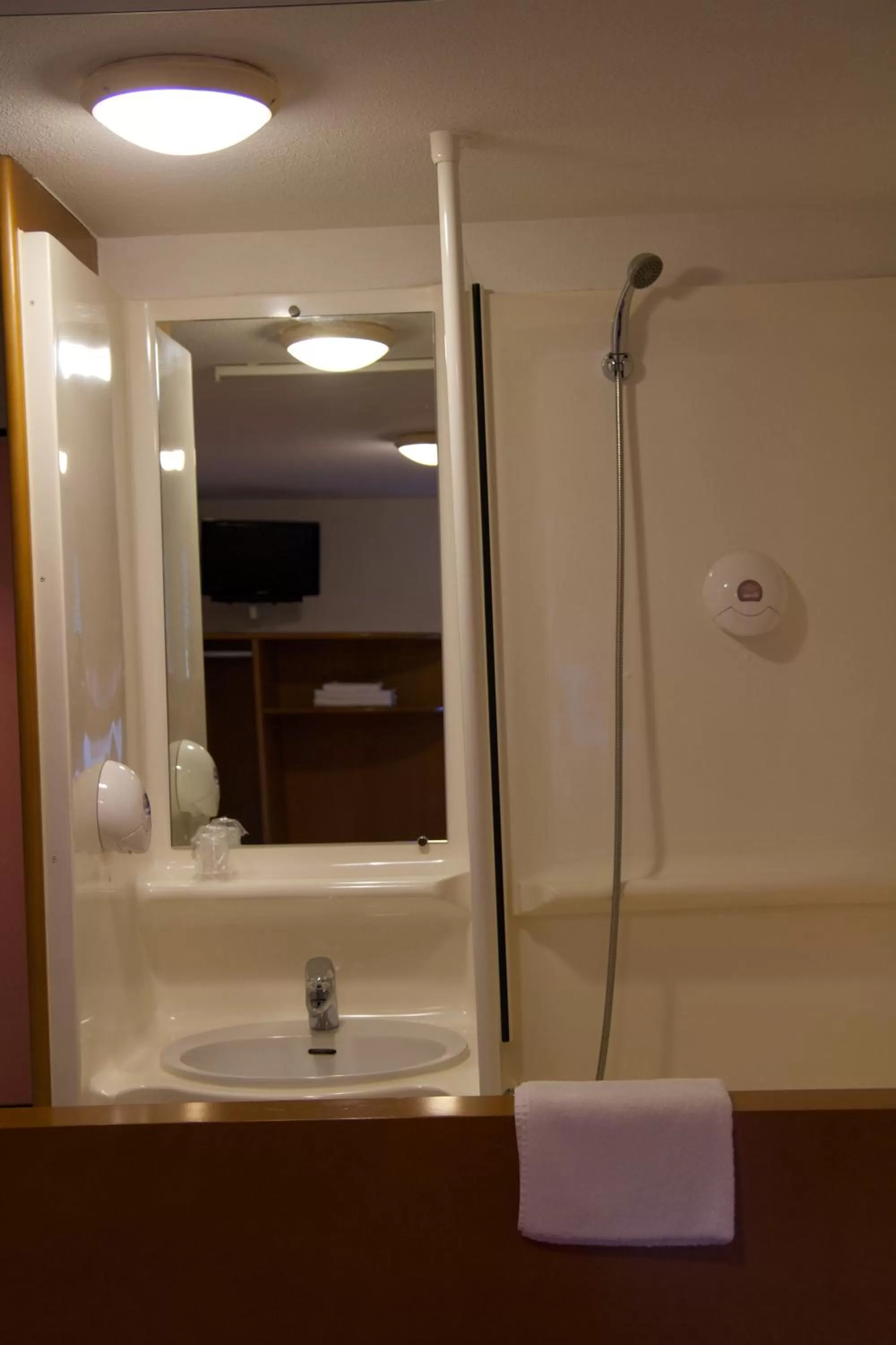 Bathroom in Quick Palace Vannes