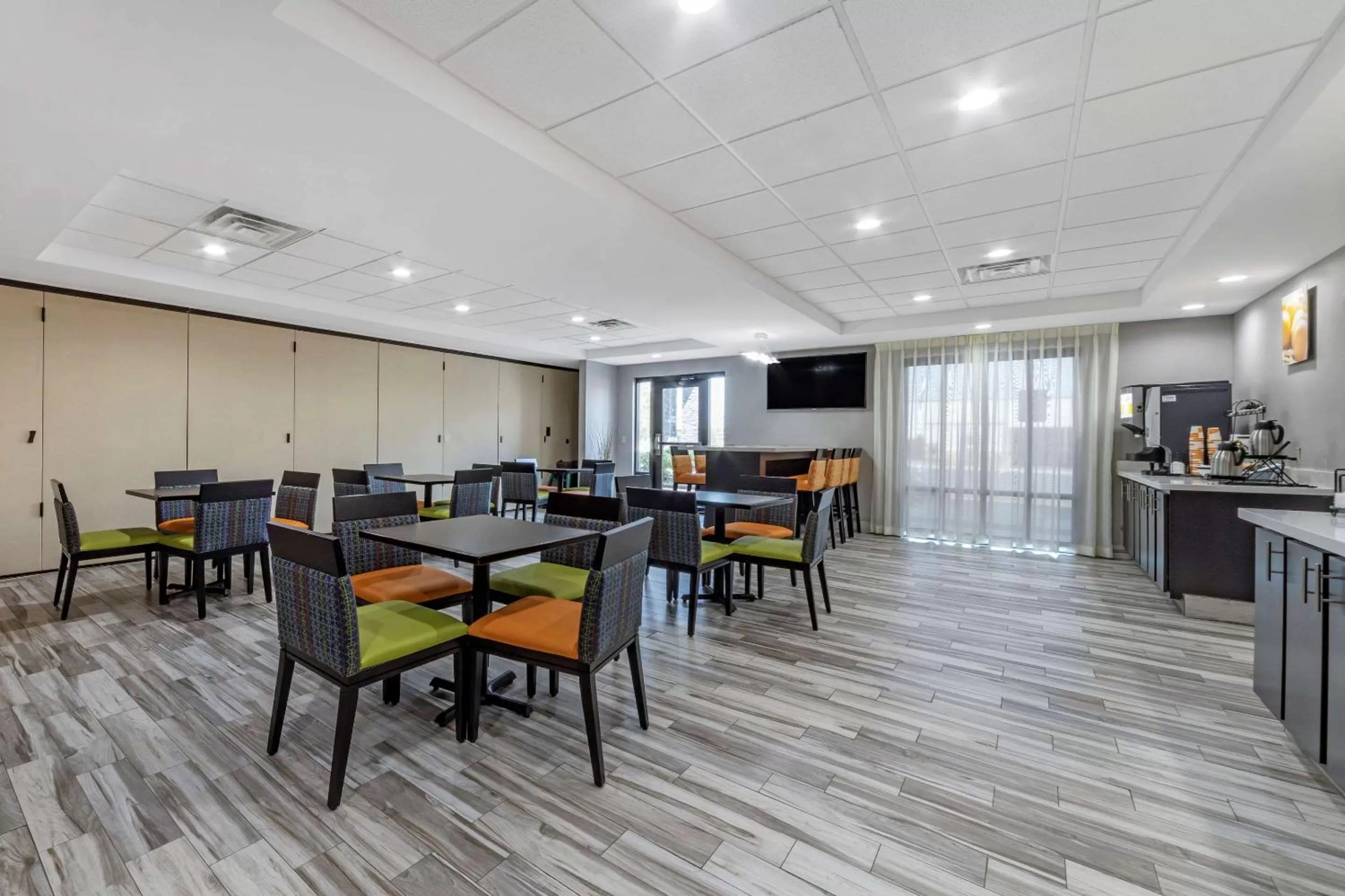 Restaurant/Places to Eat in Comfort Inn and Suites Quail Springs