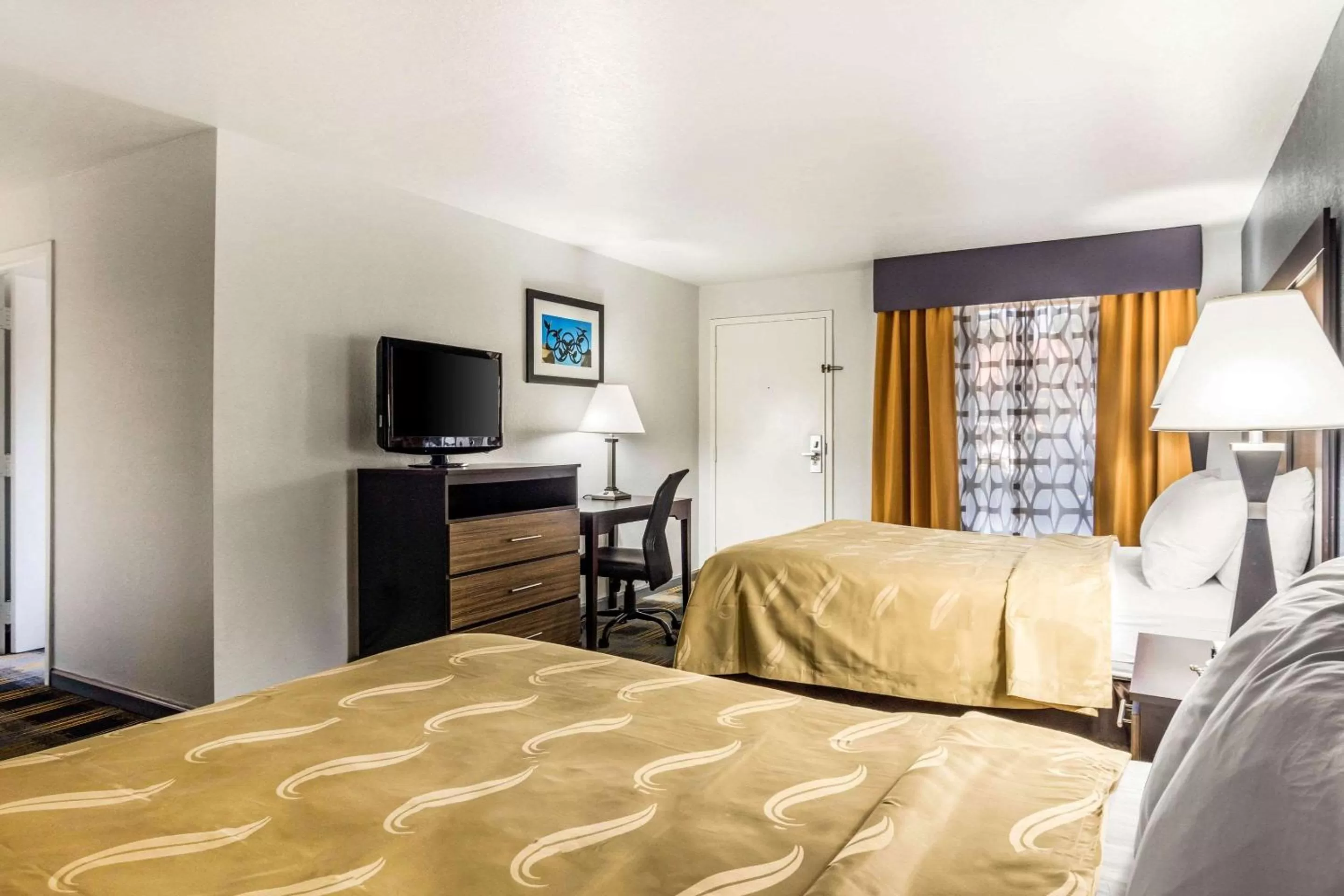 Bedroom, Bed in Quality Inn near Six Flags Douglasville